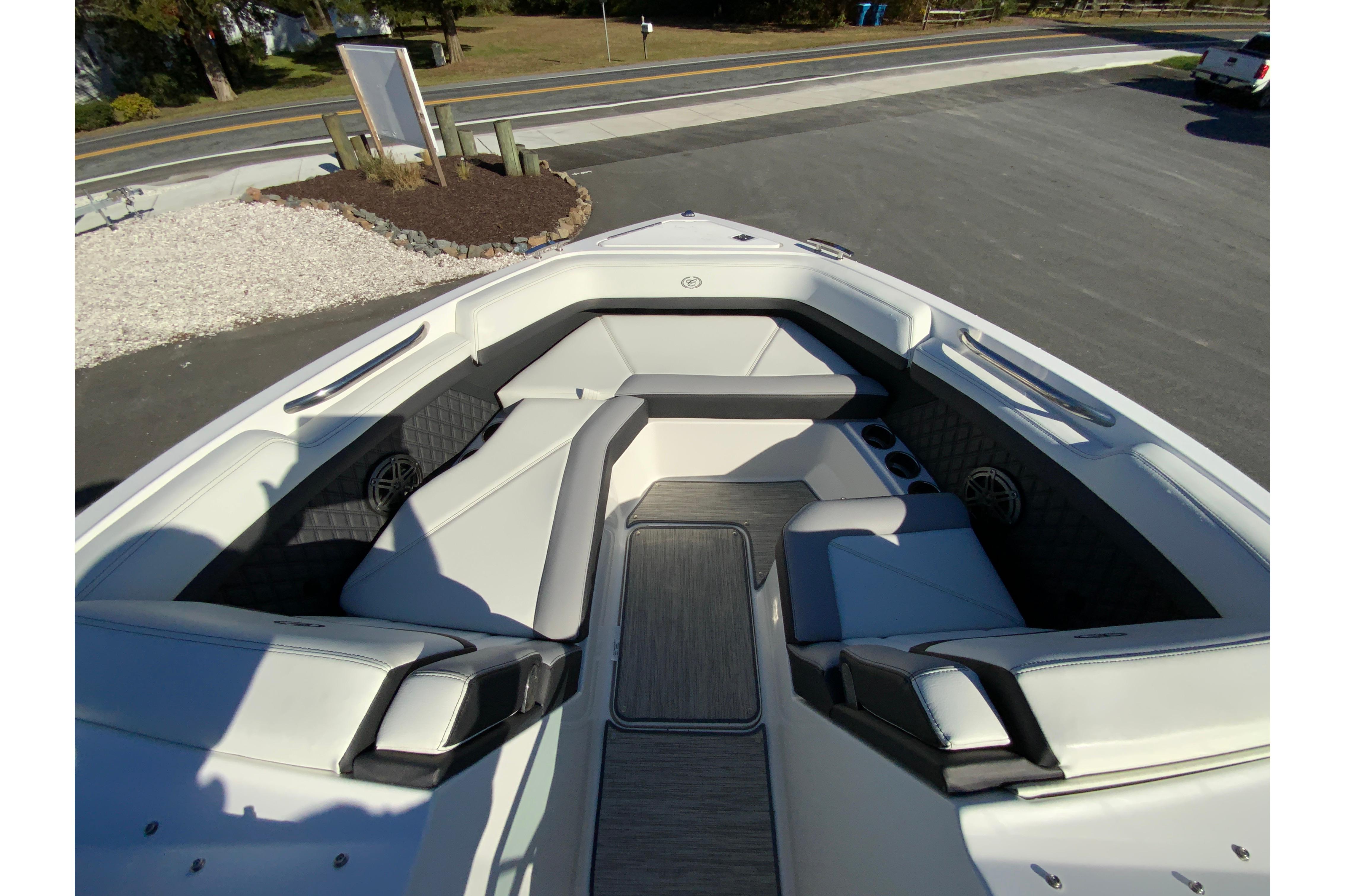 2023 Cobalt R6 Outboard-25