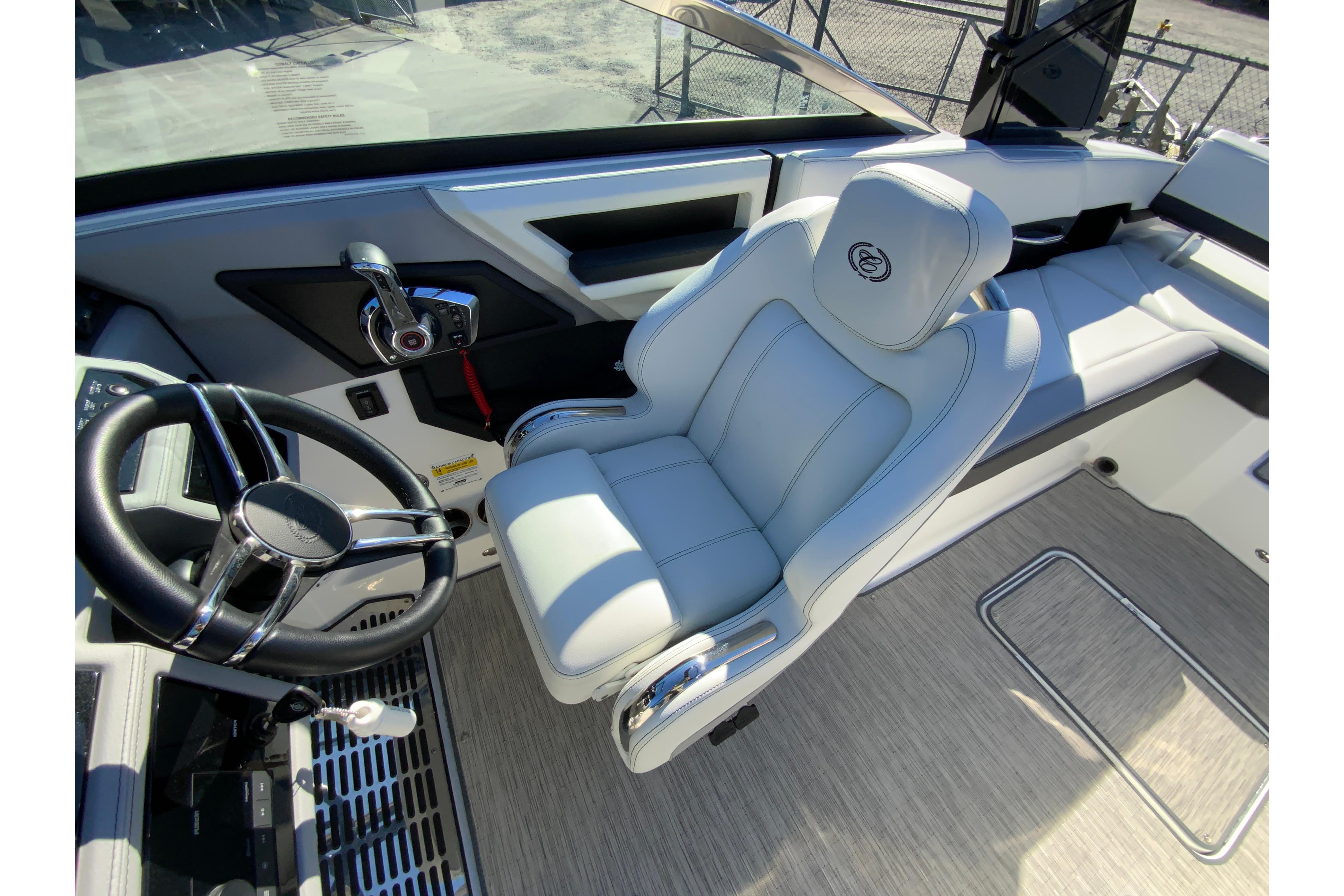2023 Cobalt R6 Outboard-29