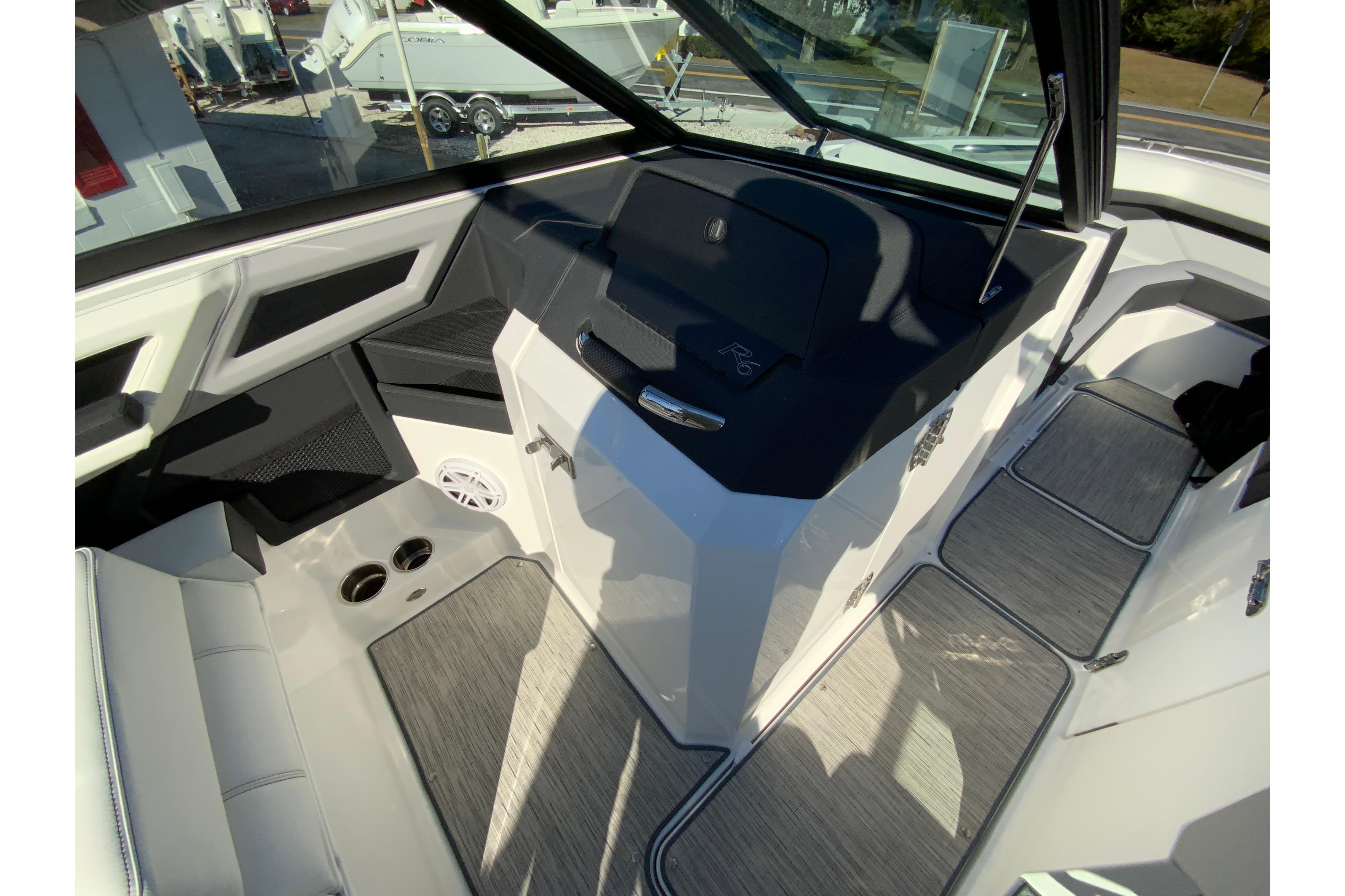 2023 Cobalt R6 Outboard-31
