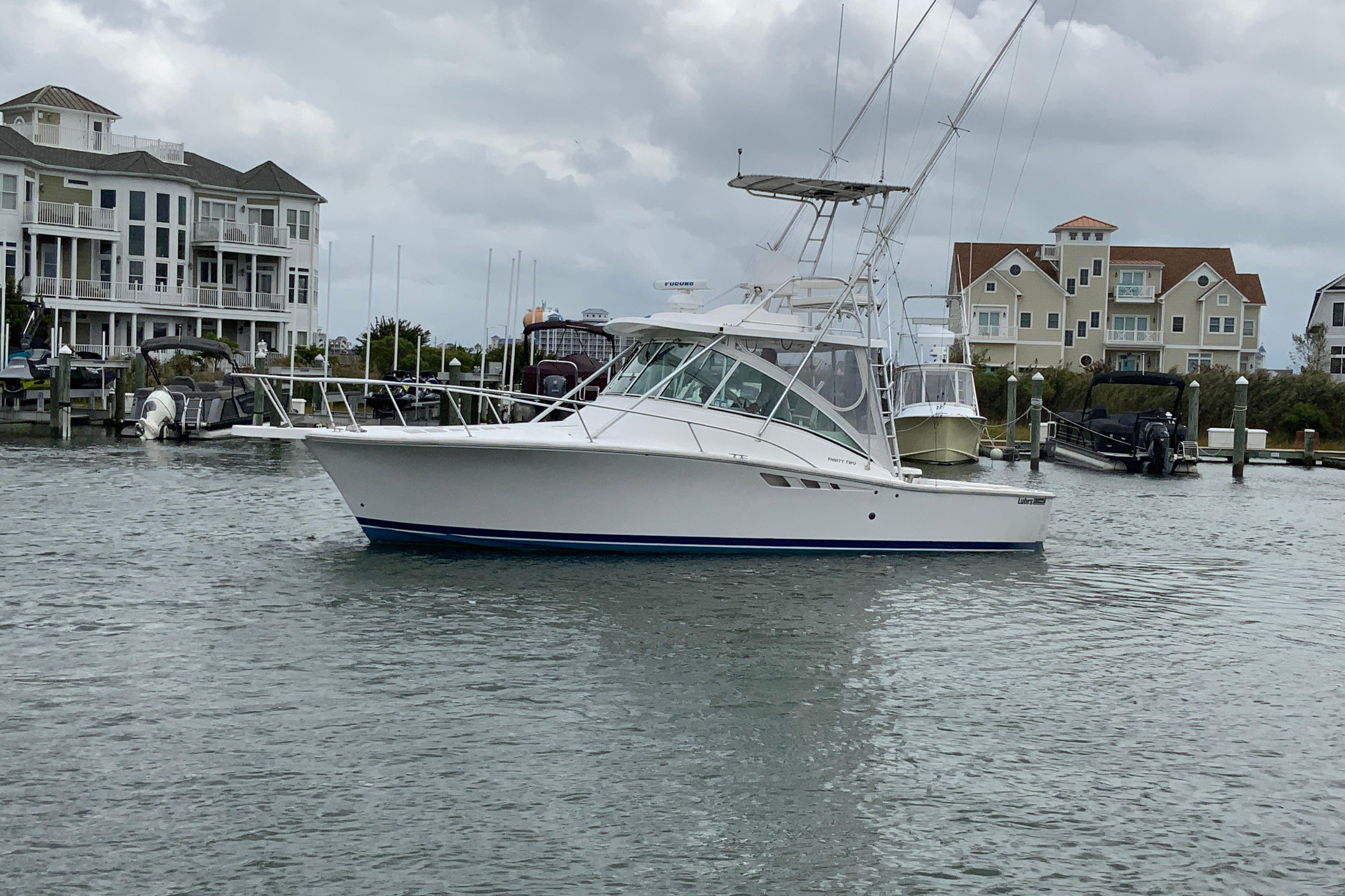 2005 Luhrs 32 Open-11