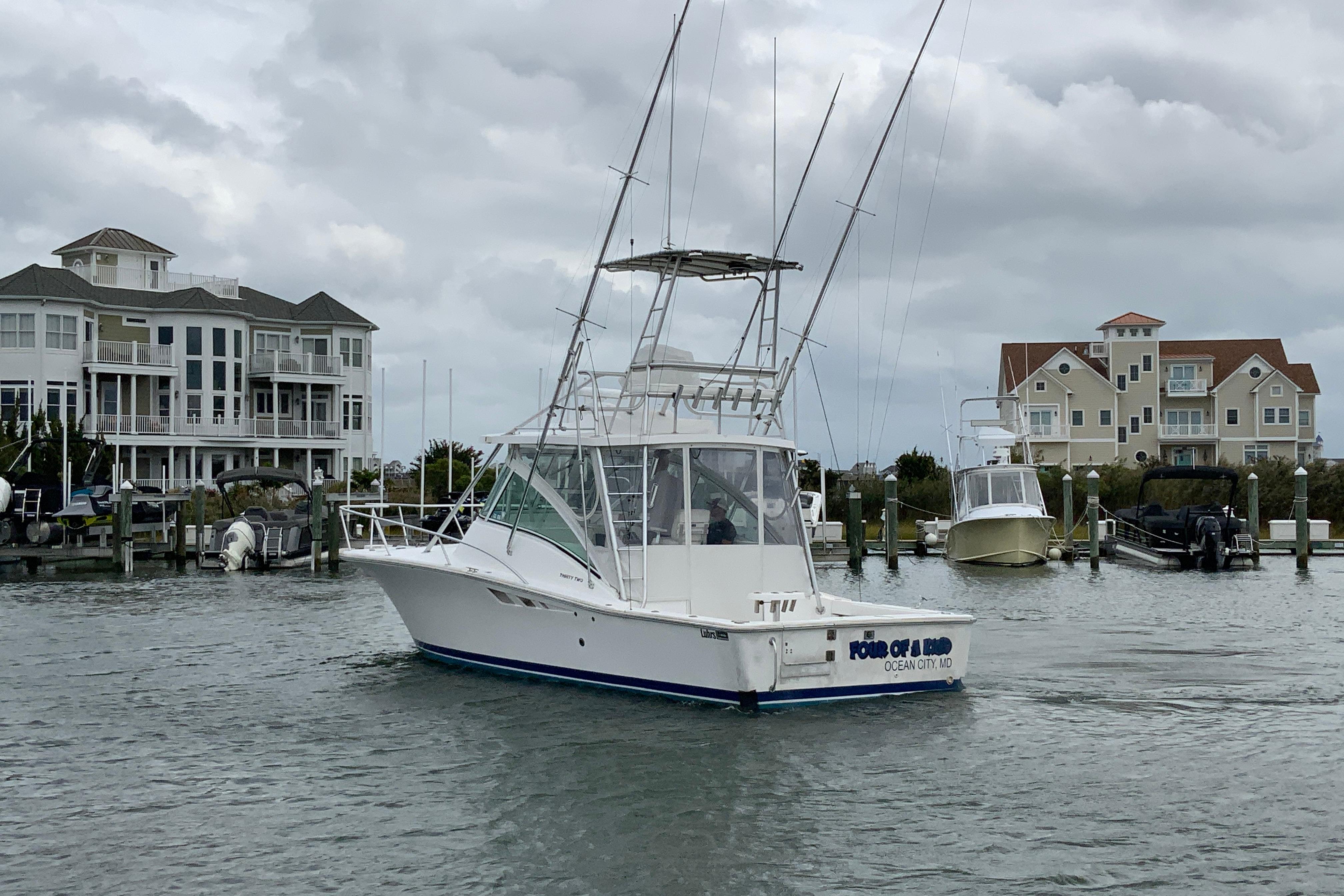 2005 Luhrs 32 Open-16