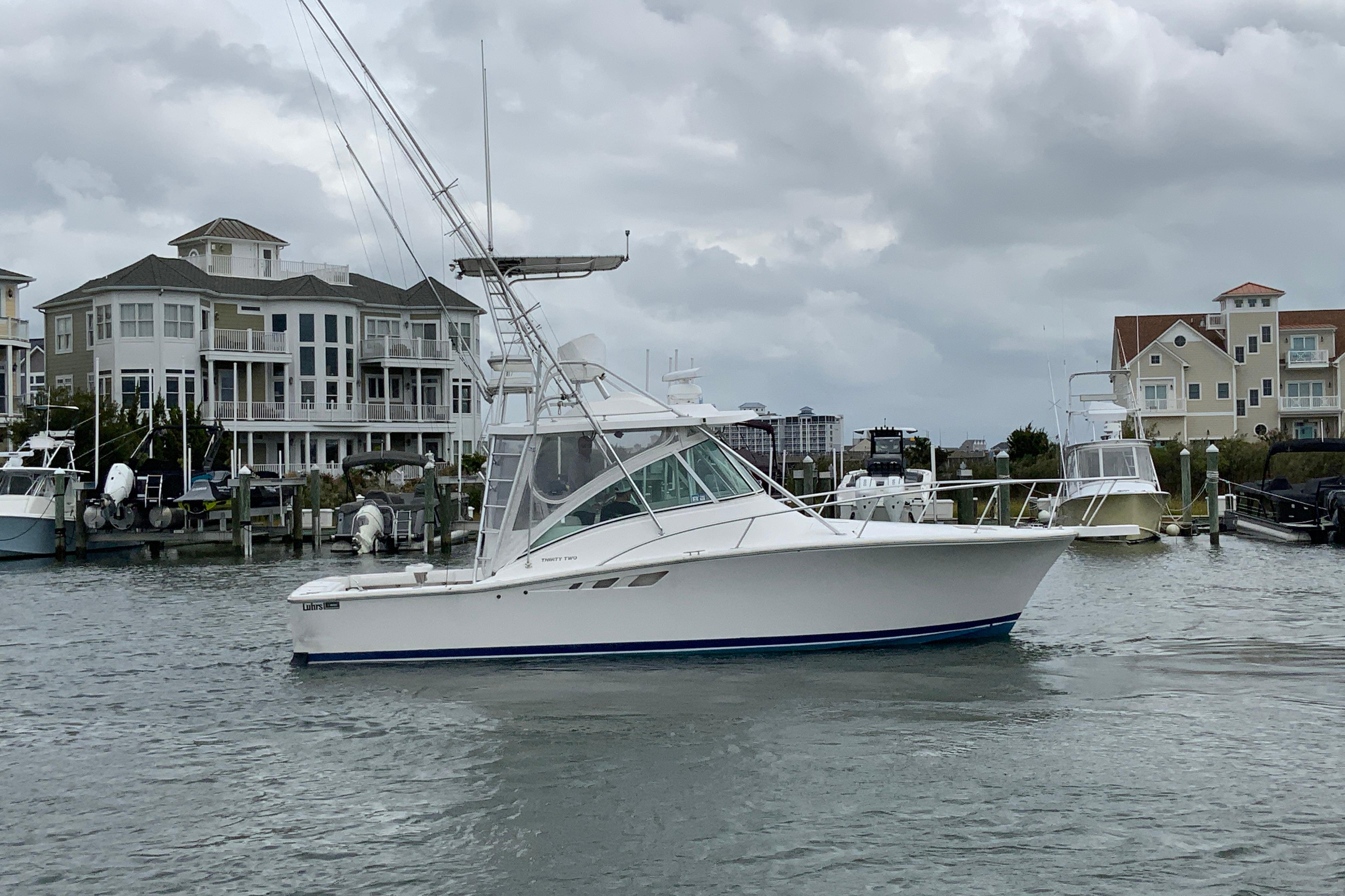 2005 Luhrs 32 Open-24