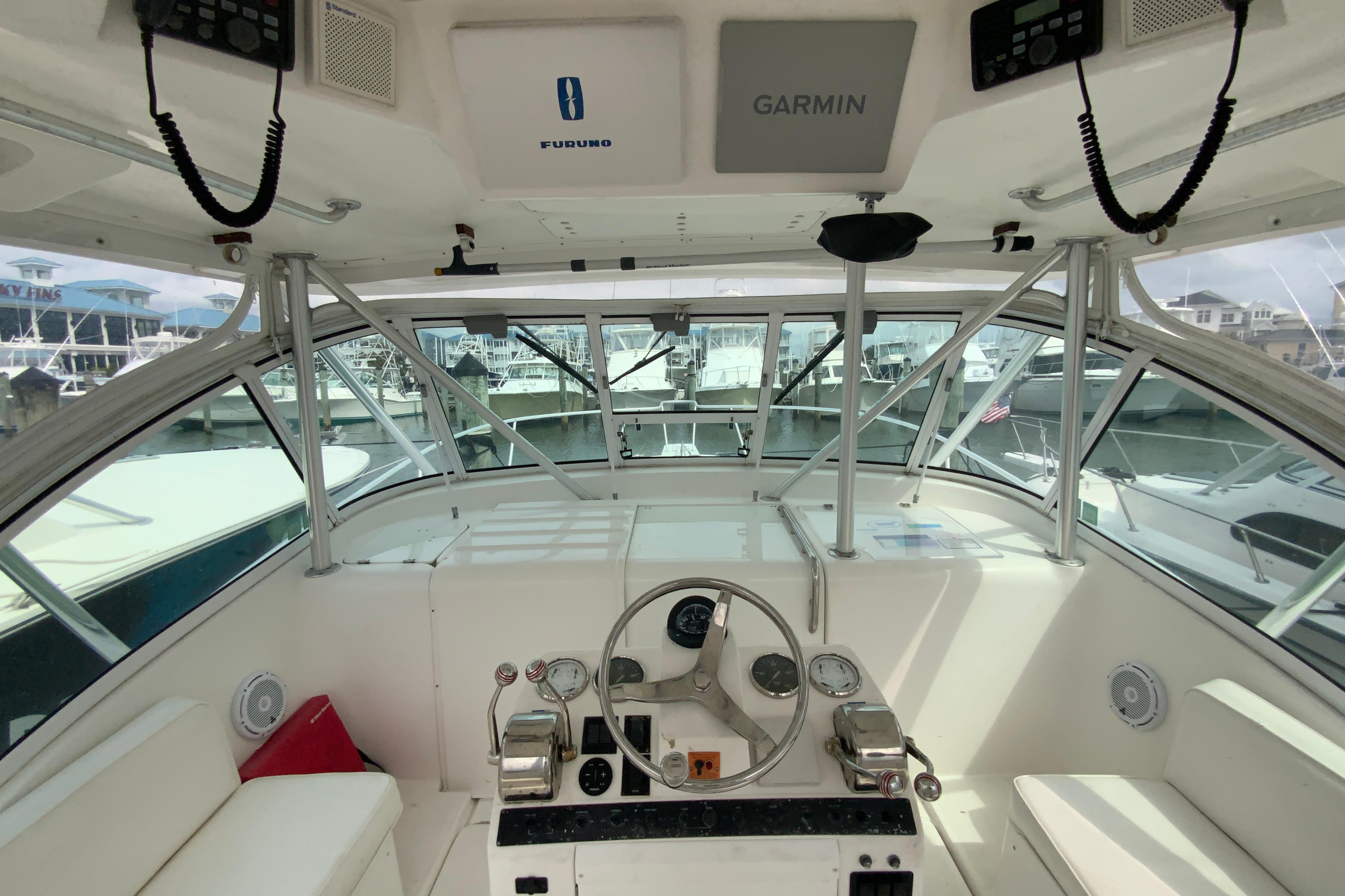 2005 Luhrs 32 Open-40