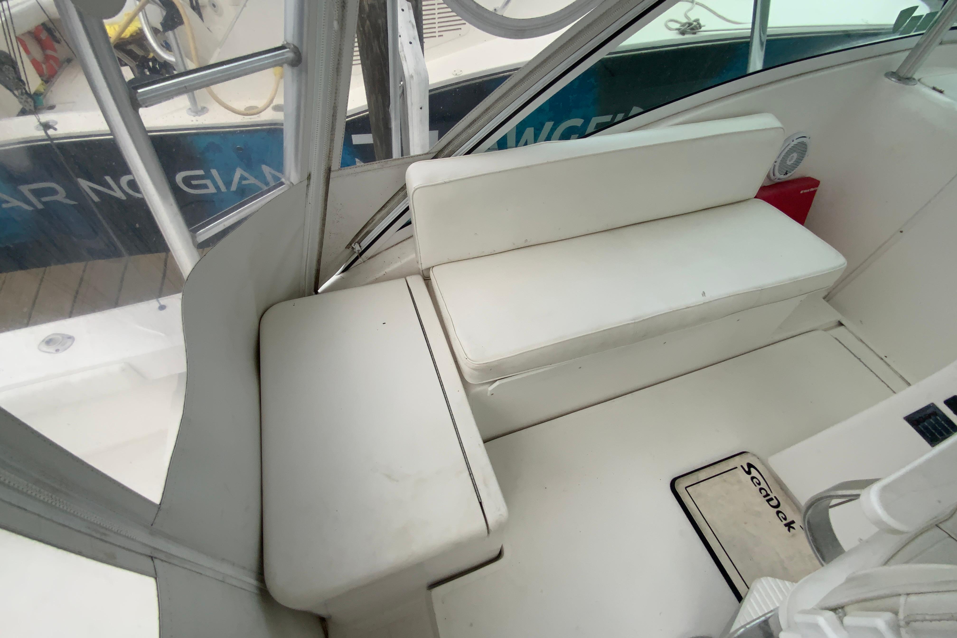 2005 Luhrs 32 Open-45