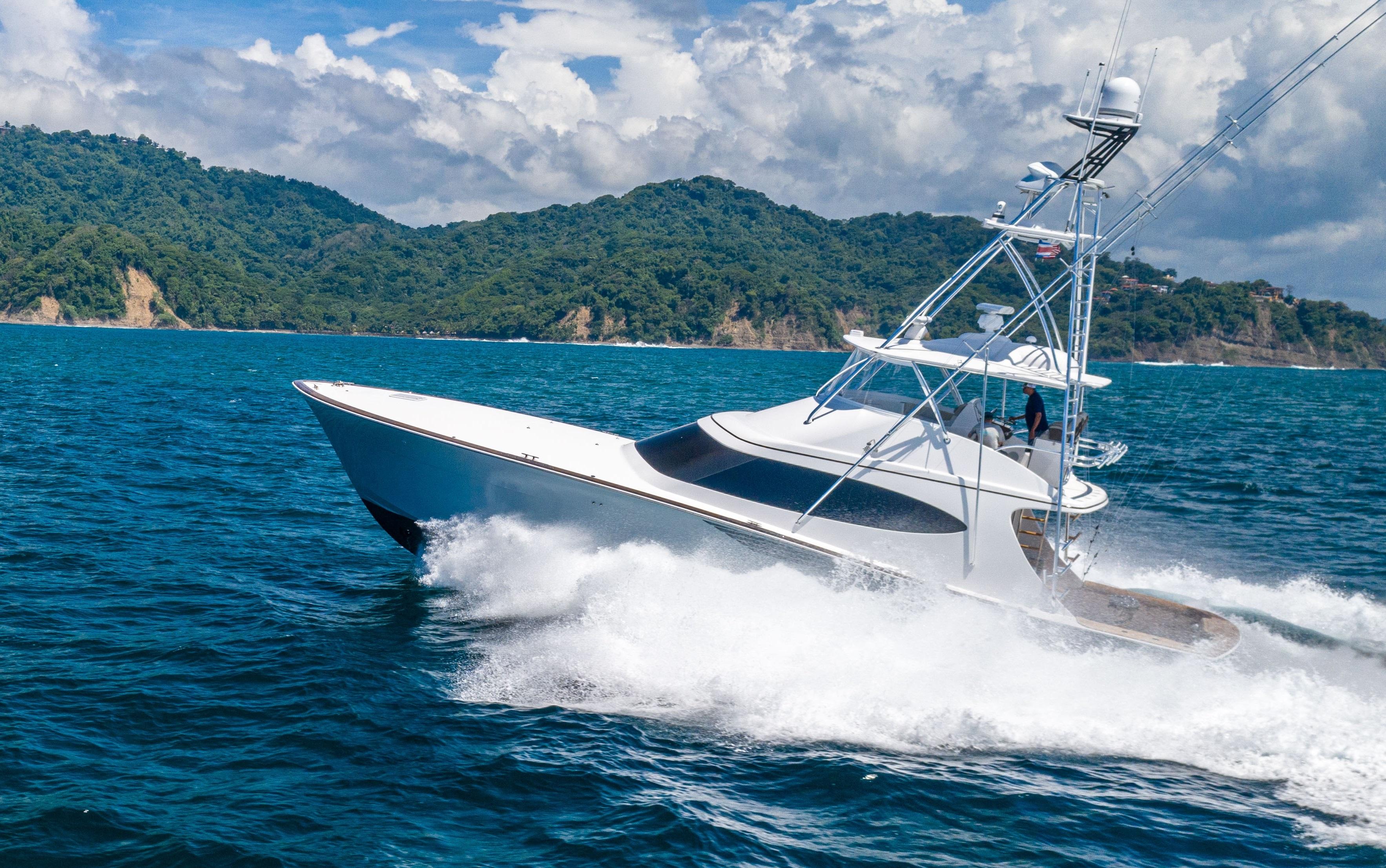 2021 Hatteras 65 GT - Fish Tank - Port Running