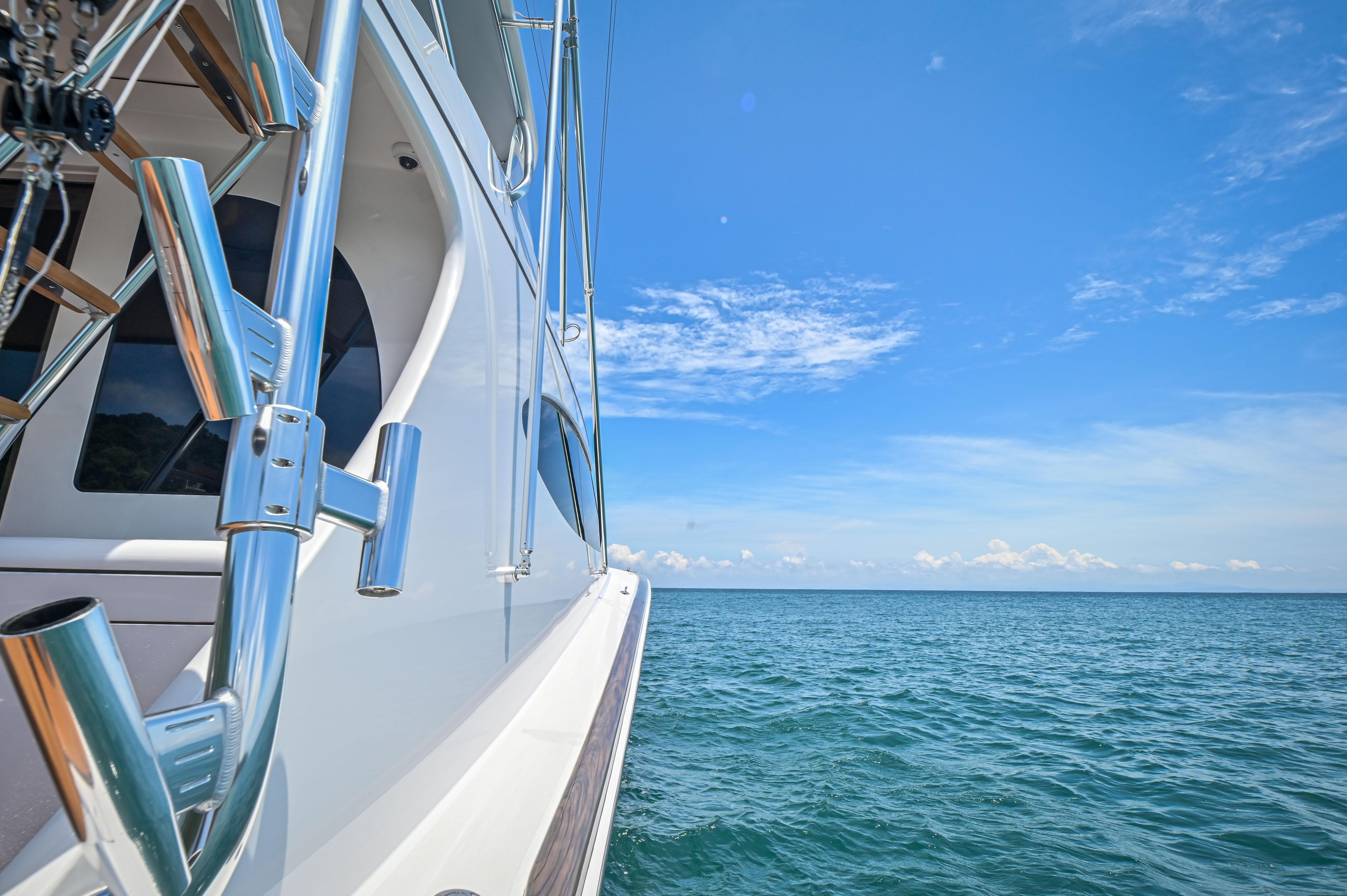 2021 Hatteras 65 GT - Fish Tank
