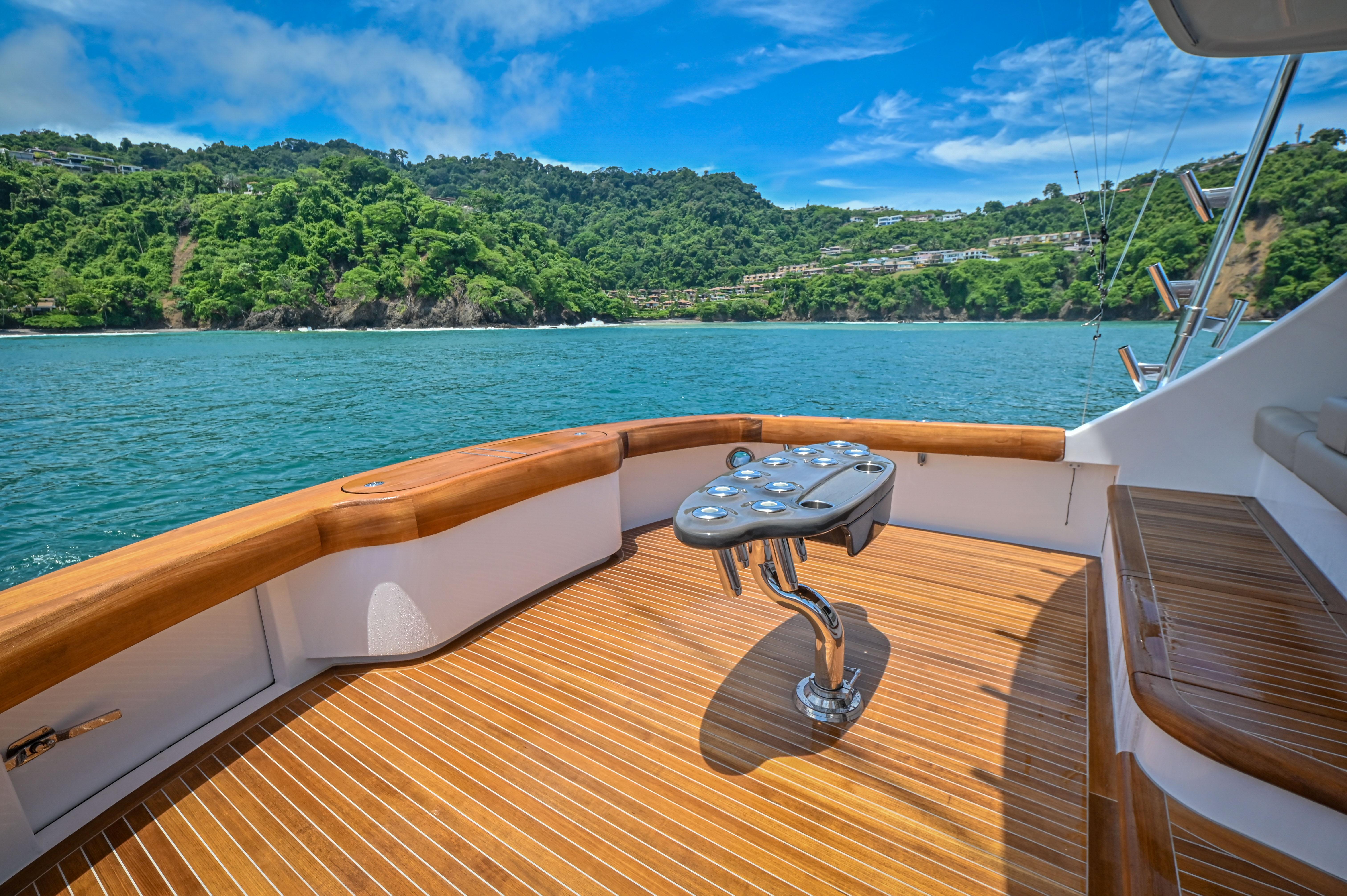 2021 Hatteras 65 GT - Fish Tank - Cockpit