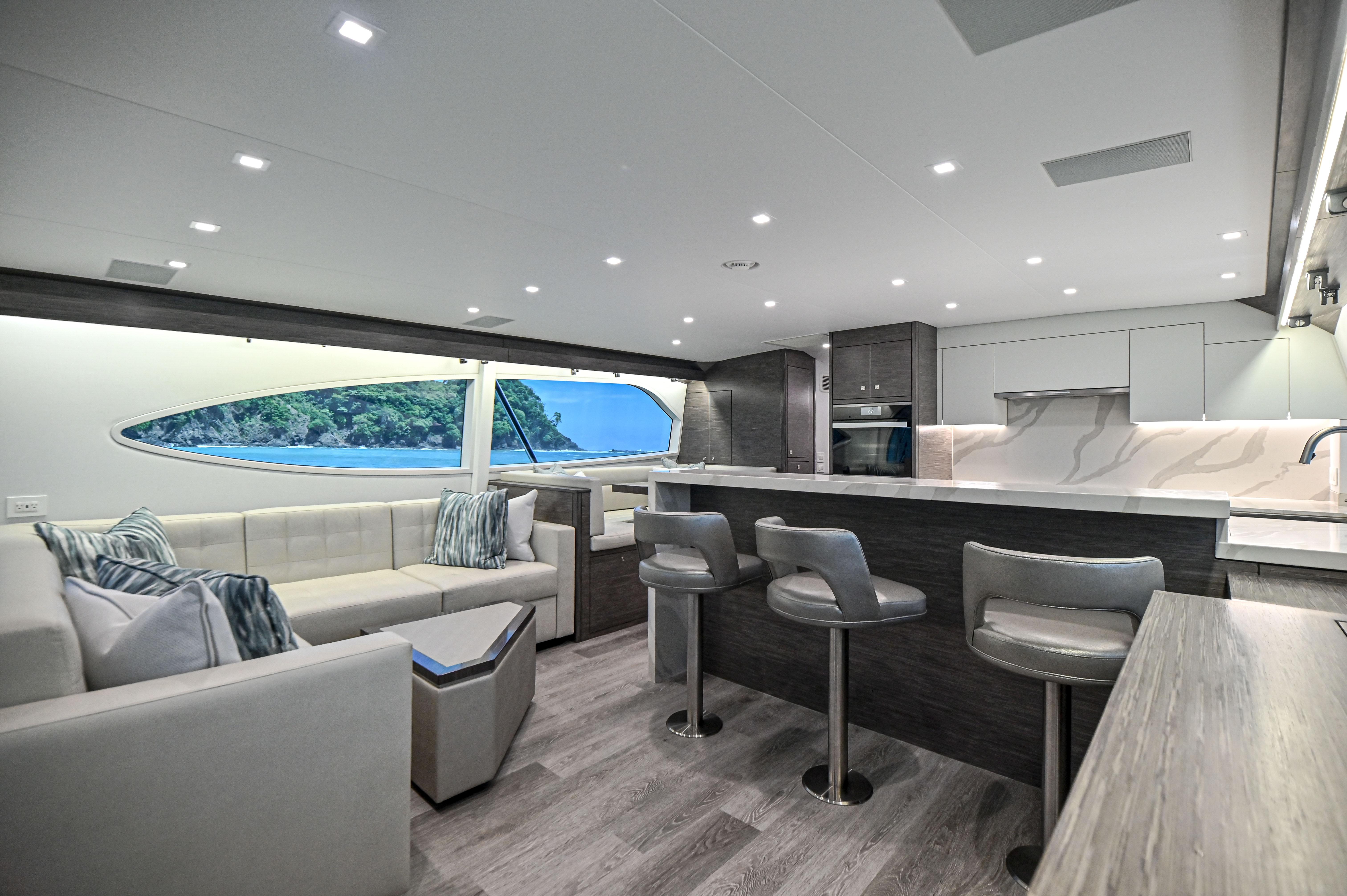 2021 Hatteras 65 GT - Fish Tank - Salon