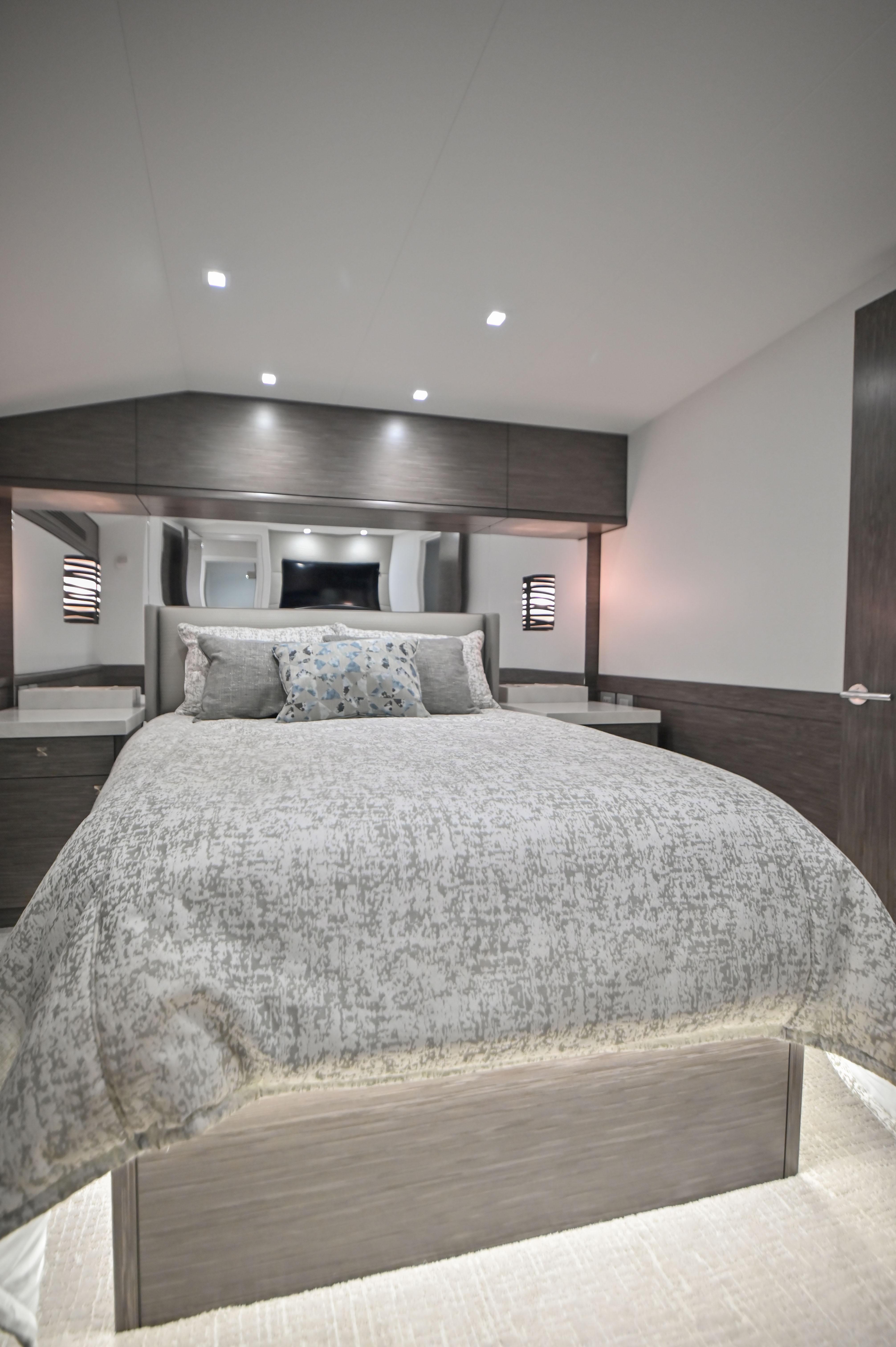 2021 Hatteras 65 GT - Fish Tank - Master Stateroom