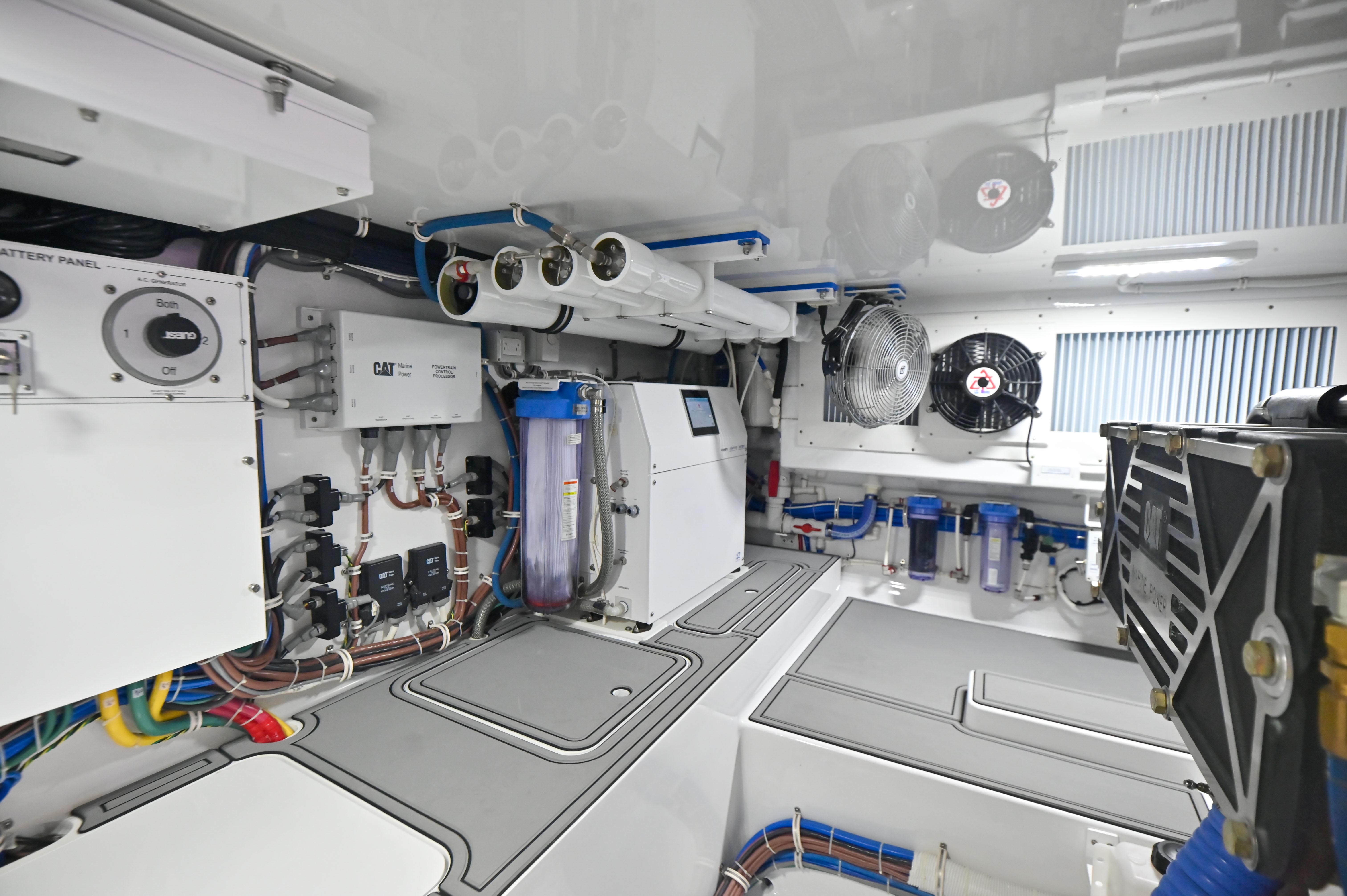 2021 Hatteras 65 GT - Fish Tank - Engine Room