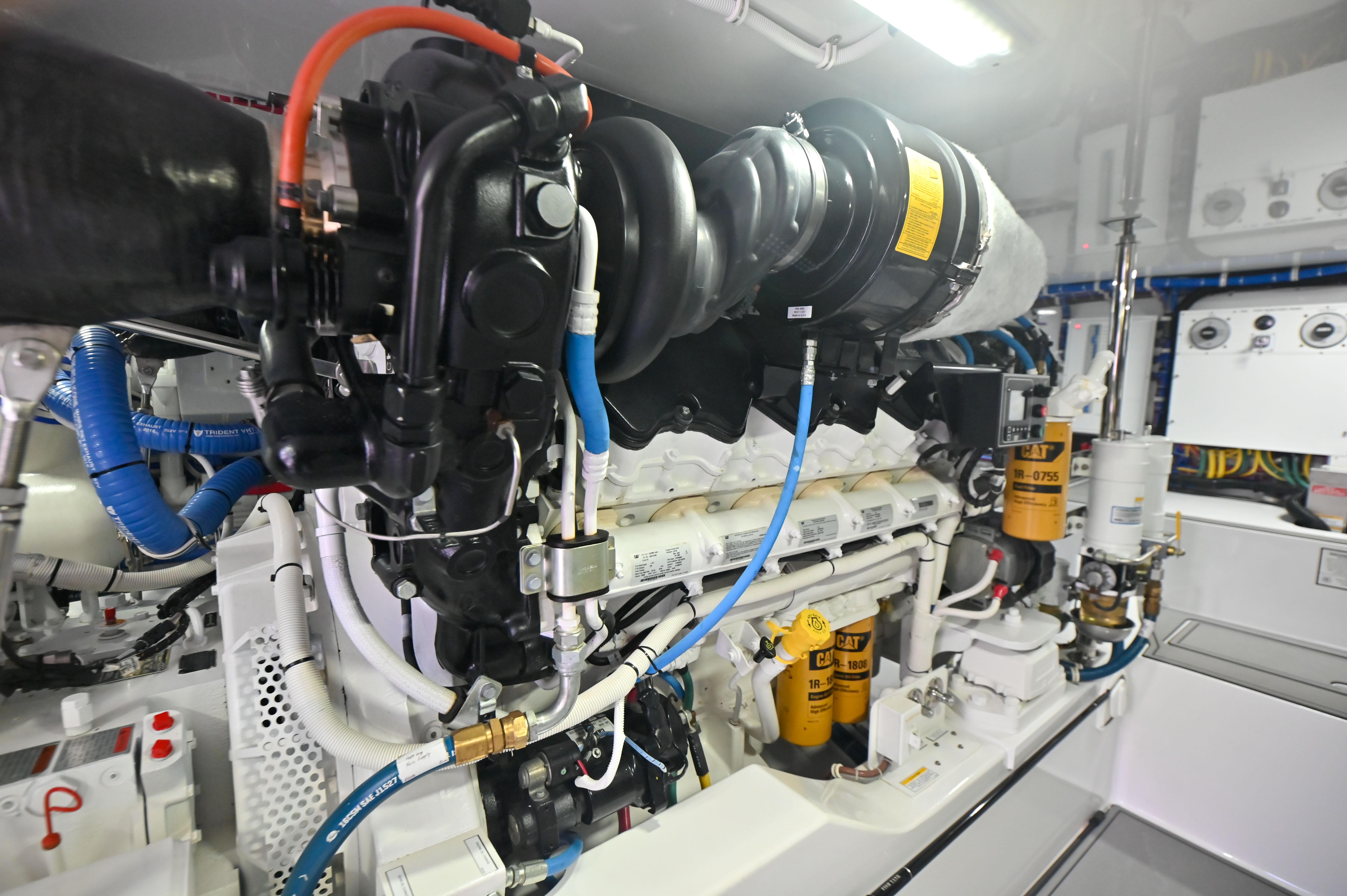2021 Hatteras 65 GT - Fish Tank - Engine Room