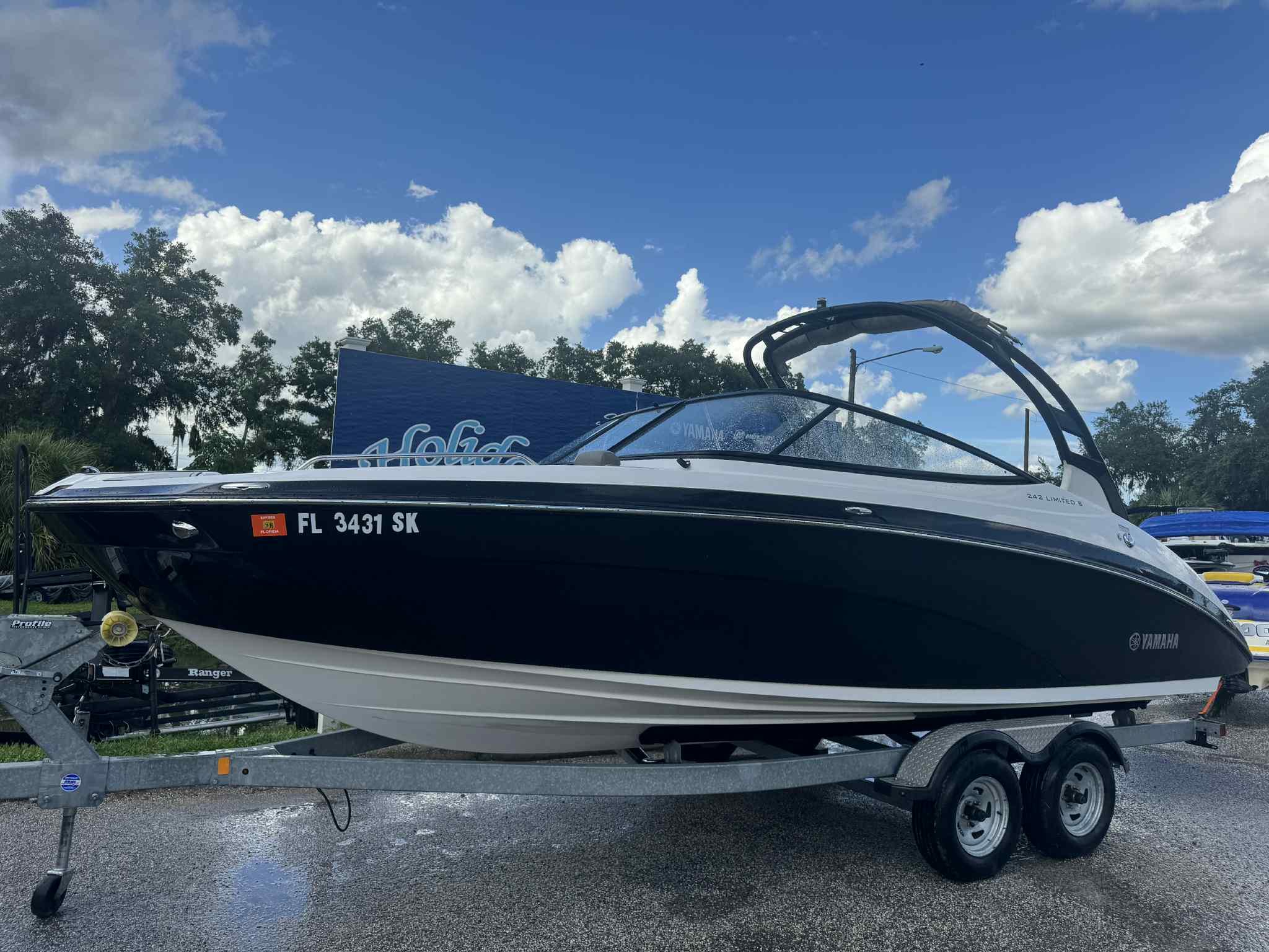 2017 Yamaha boats 242 Limited S-2