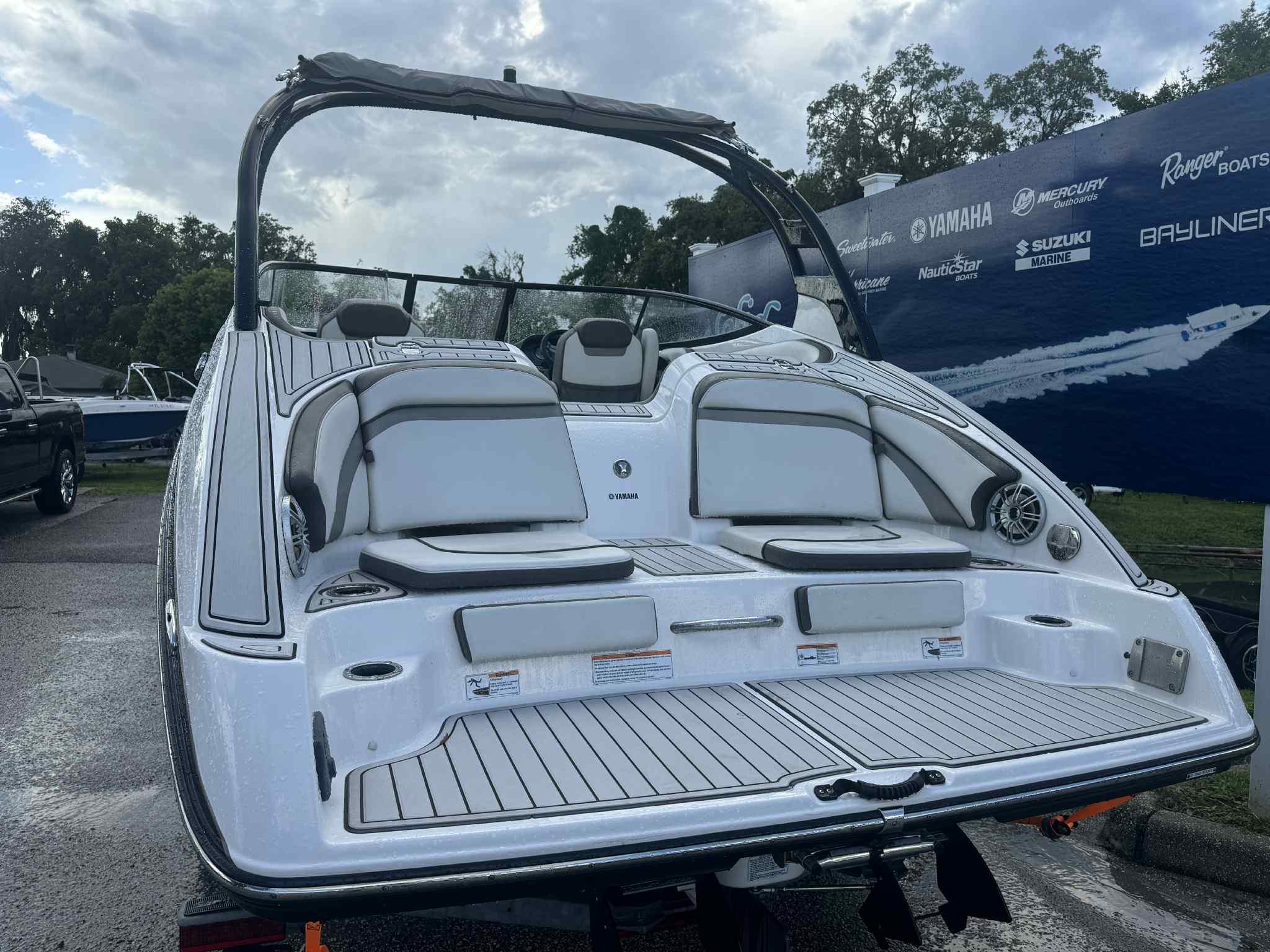 2017 Yamaha boats 242 Limited S-10