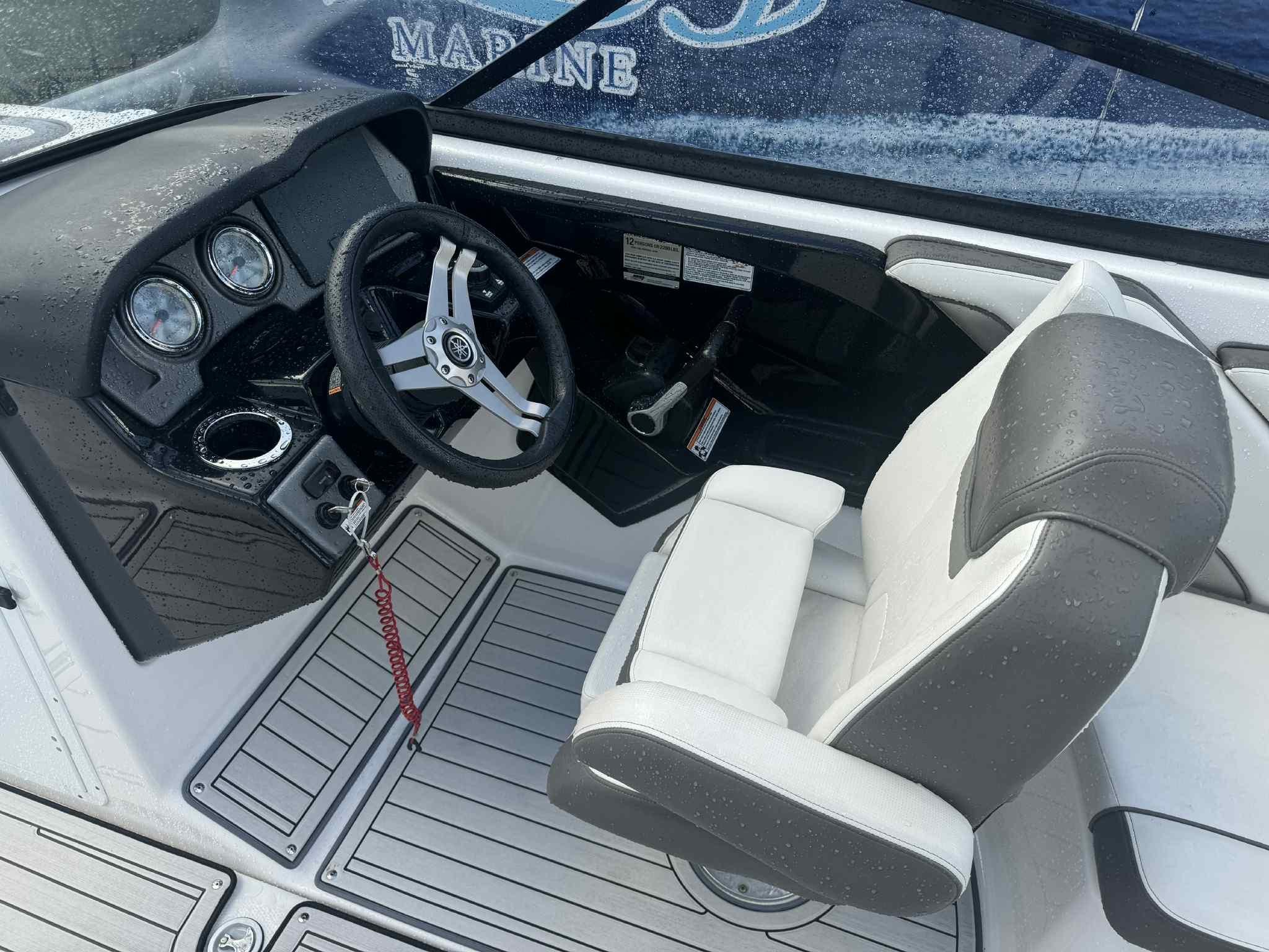 2017 Yamaha boats 242 Limited S-5