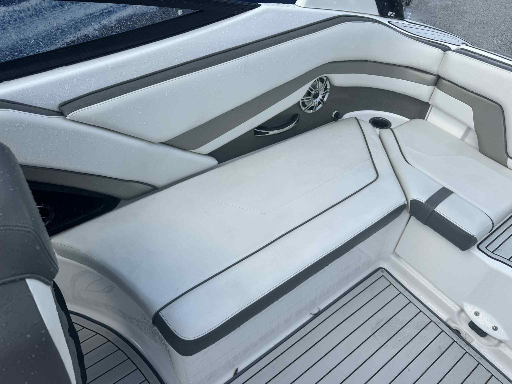 2017 Yamaha boats 242 Limited S-9
