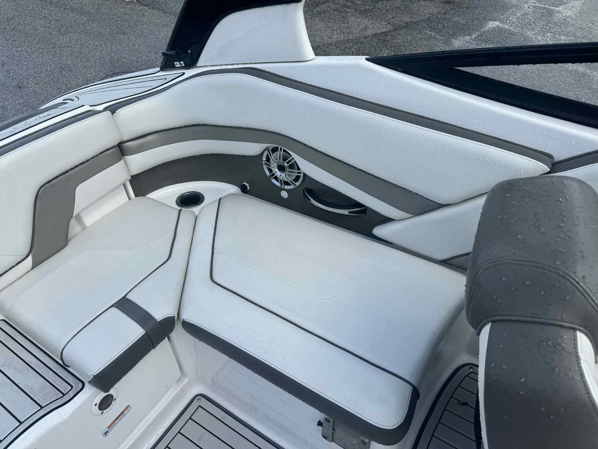 2017 Yamaha boats 242 Limited S-8