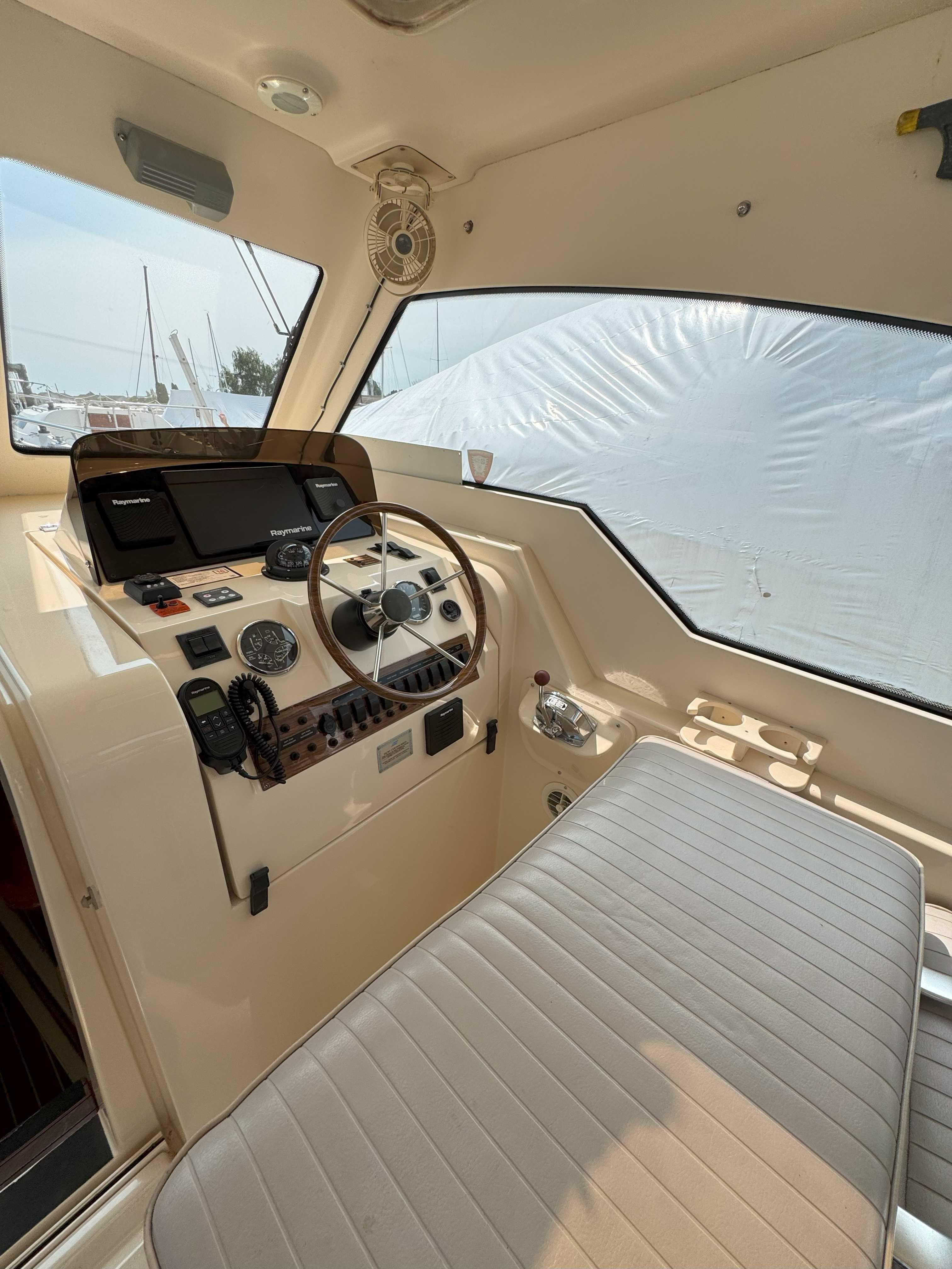 2004-mainship-pilot-34-power-9829546-20250606071705307-1_XLARGE