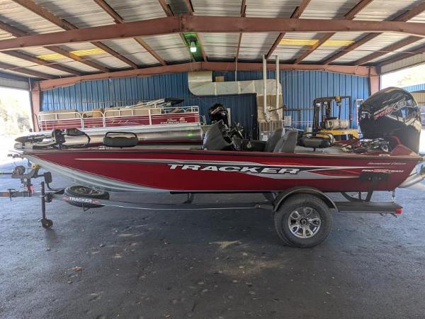2022 Tracker Boats boat for sale, model of the boat is Pro Team 195 TXW & Image # 1 of 7