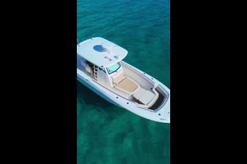 Boston Whaler 330 Outrage video