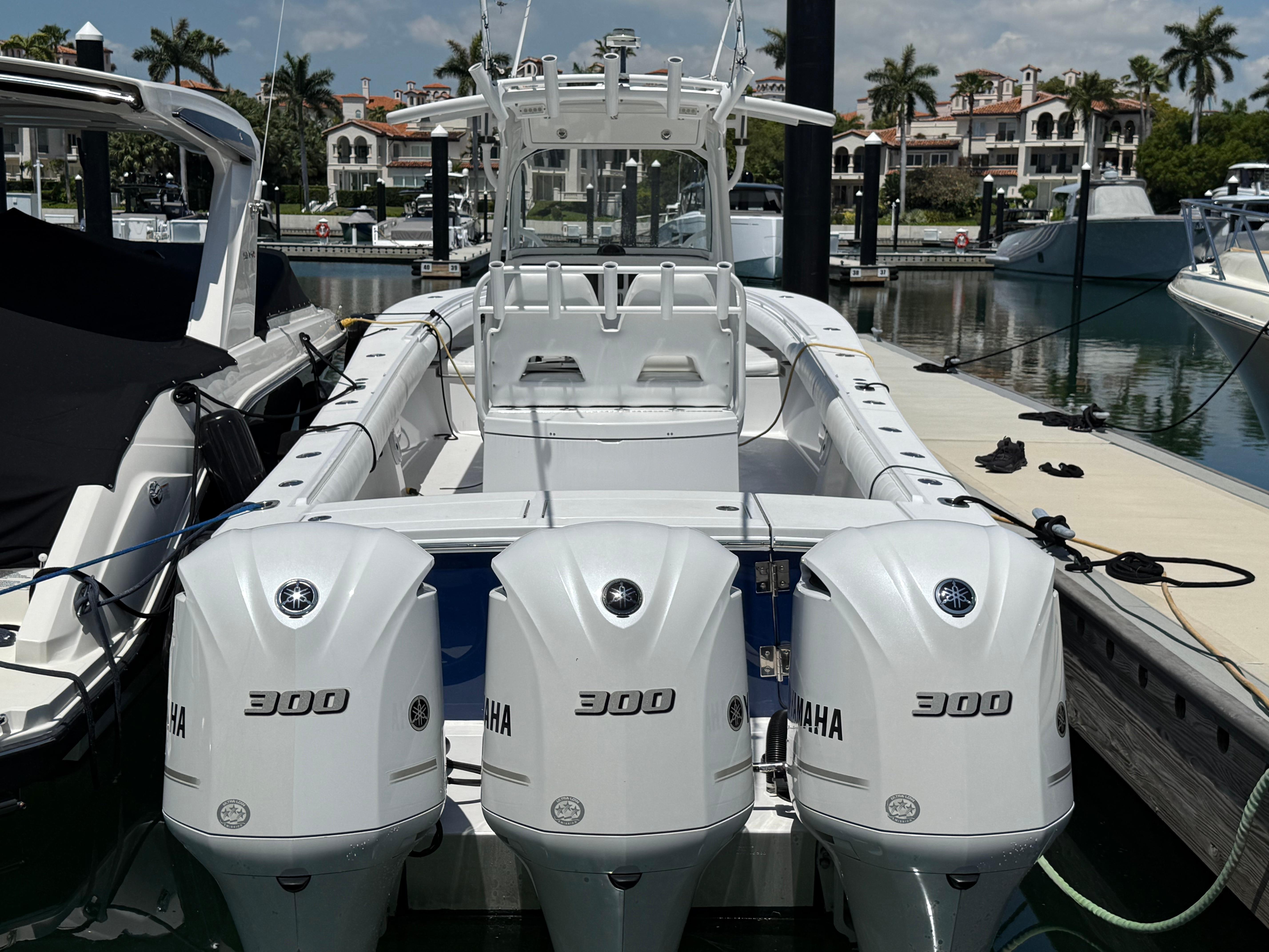 2013-regulator-34-center-console-power-9799554-20250519081546379-1_XLARGE