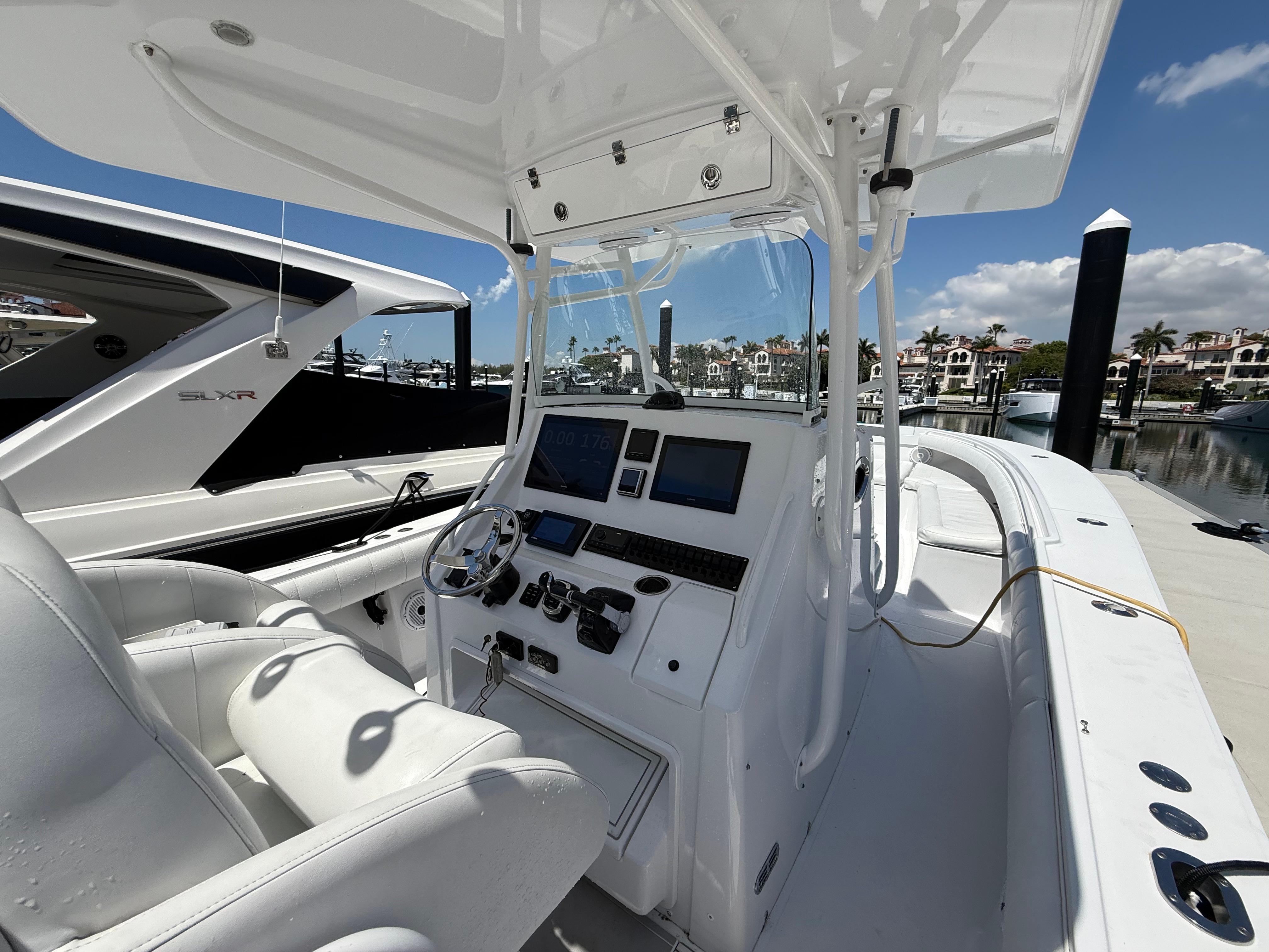 2013-regulator-34-center-console-power-9799554-20250519081623039-1_XLARGE