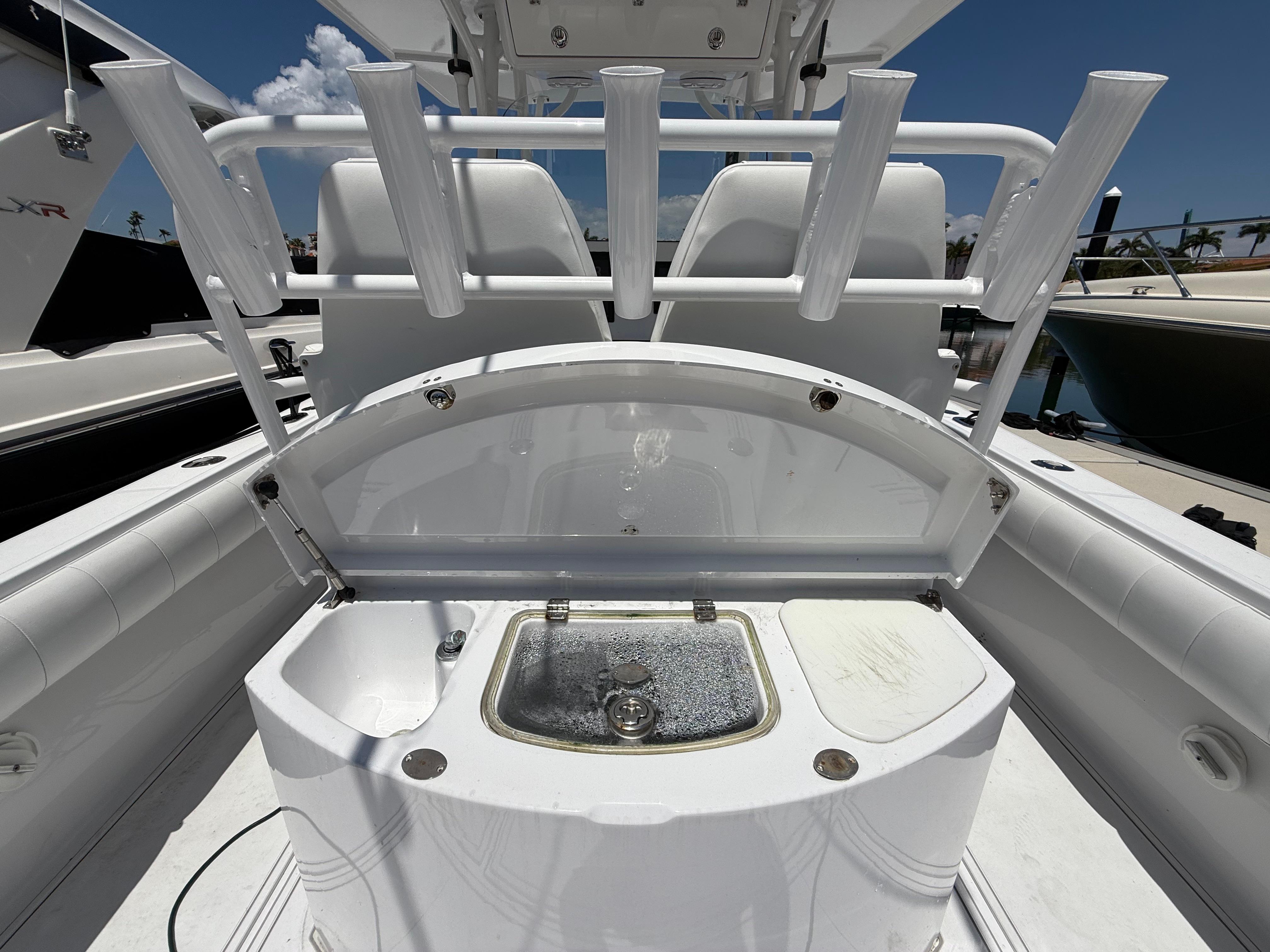 2013-regulator-34-center-console-power-9799554-20250519081637859-1_XLARGE