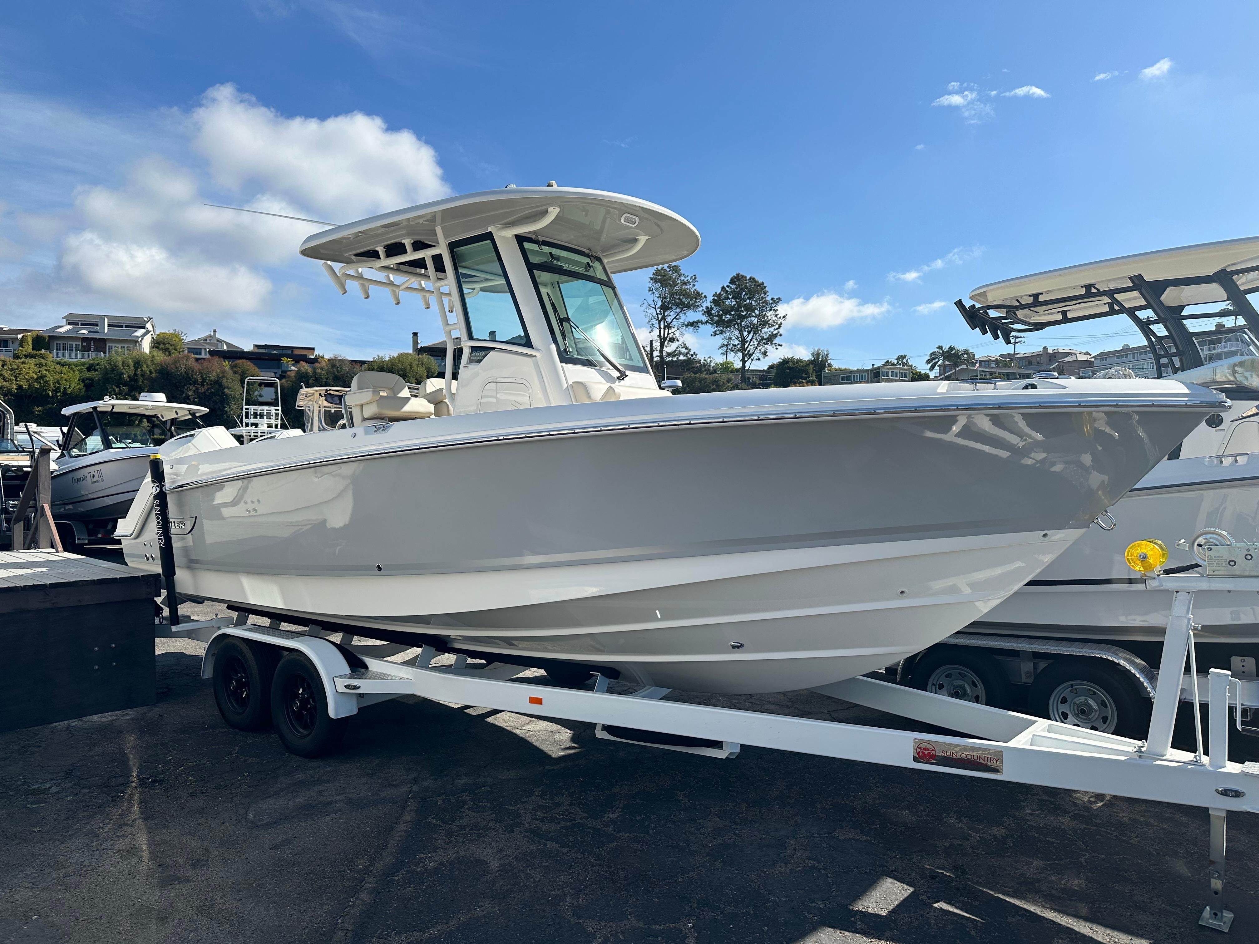 2024 Boston Whaler 250 Outrage #BW0078F primary image
