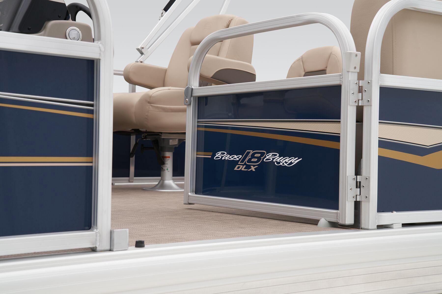 2025 Sun Tracker Bass Buggy 18 DLX Gallery