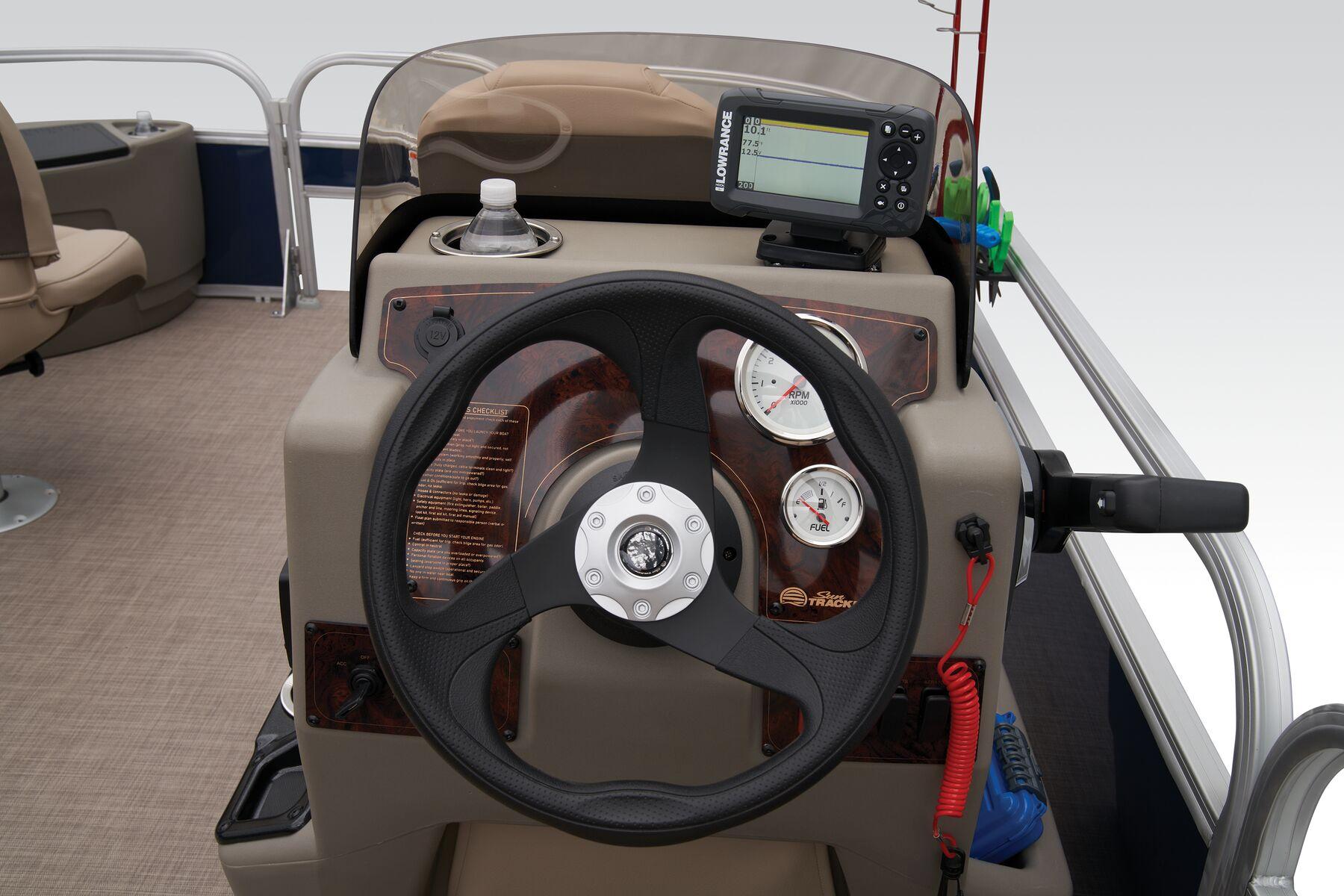 2025 Sun Tracker Bass Buggy 18 DLX Gallery