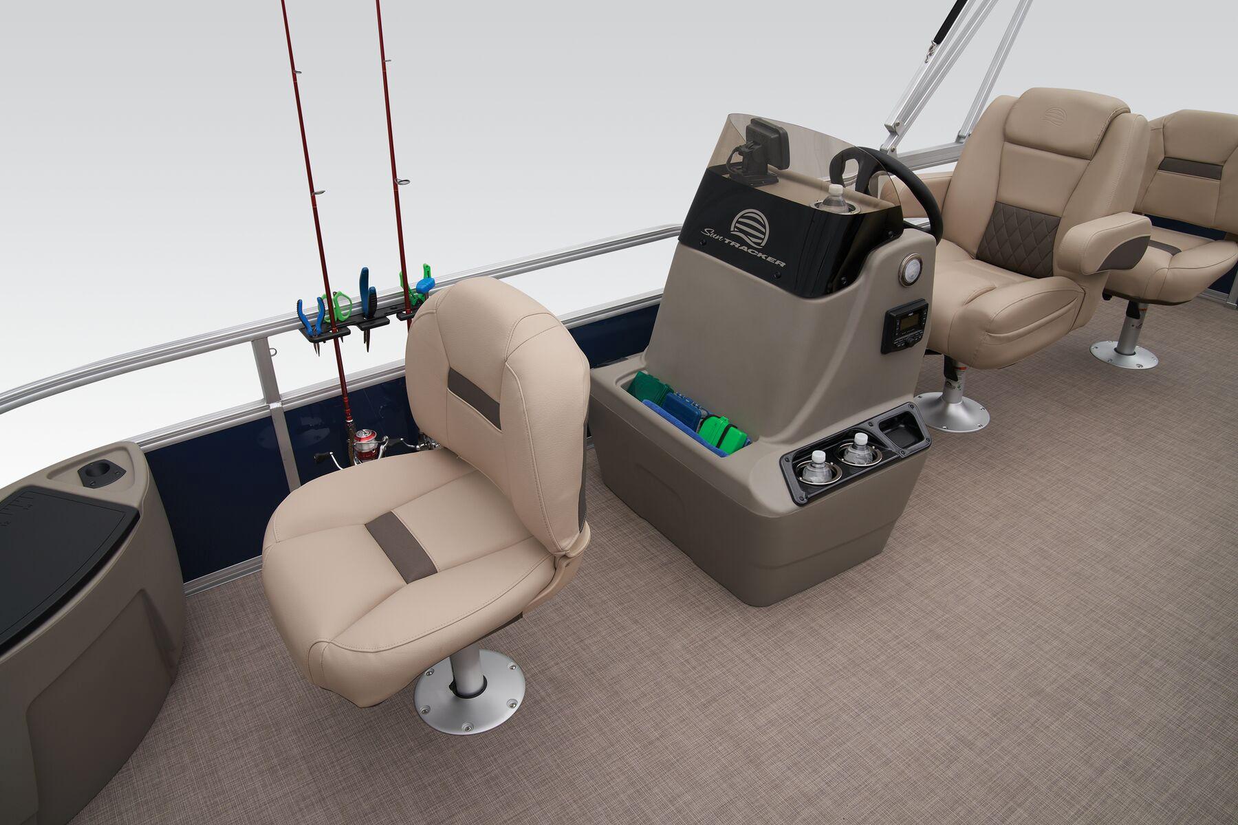 2025 Sun Tracker Bass Buggy 18 DLX Gallery
