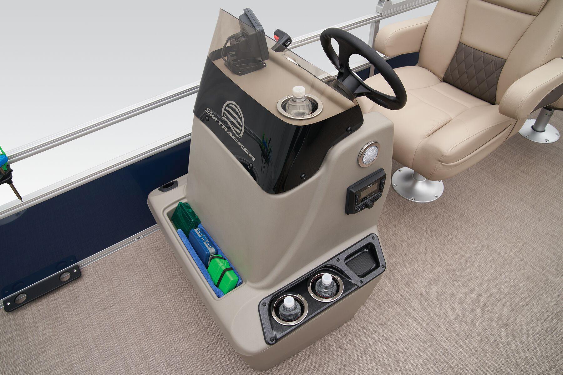 2025 Sun Tracker Bass Buggy 18 DLX Gallery