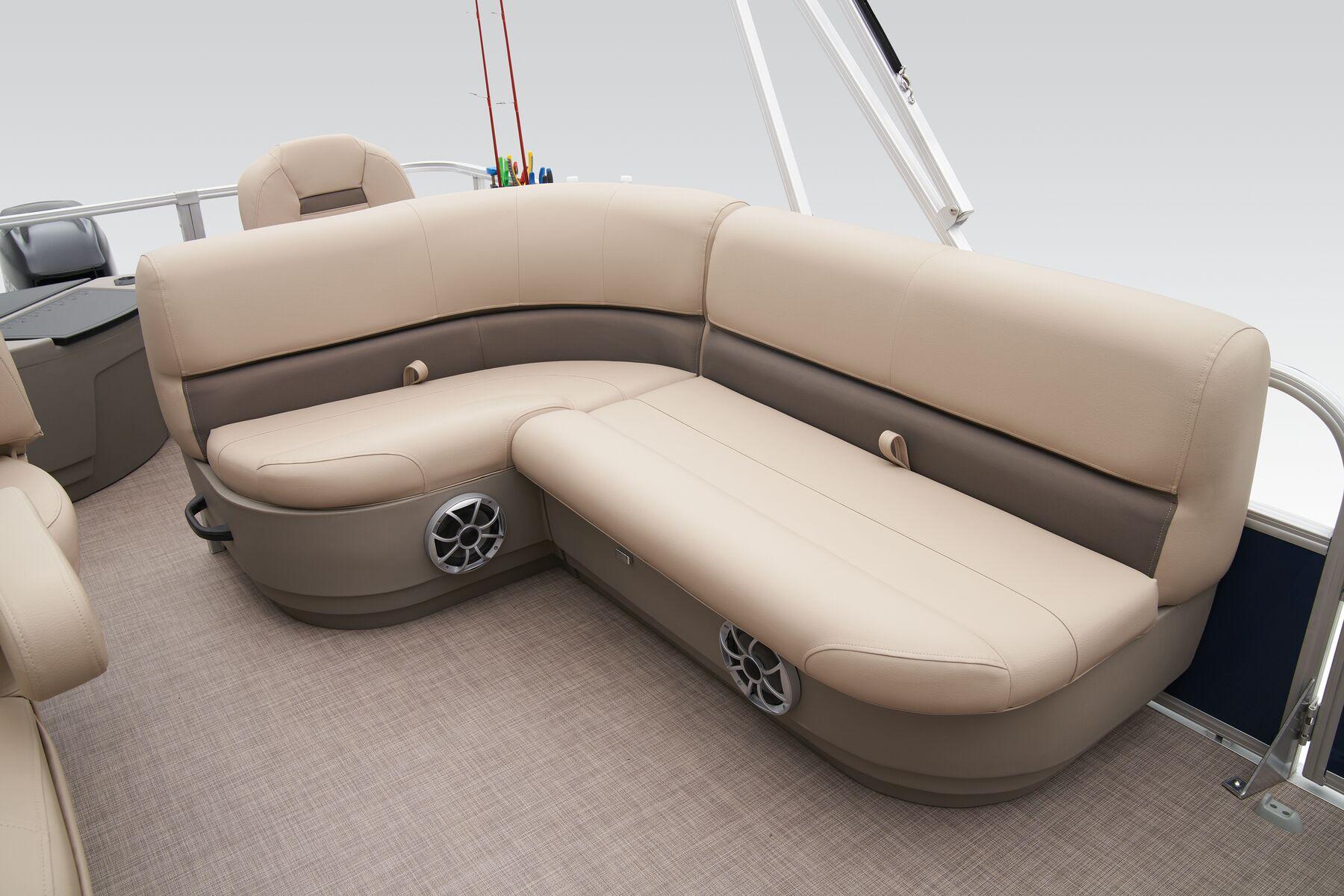2025 Sun Tracker Bass Buggy 18 DLX Gallery