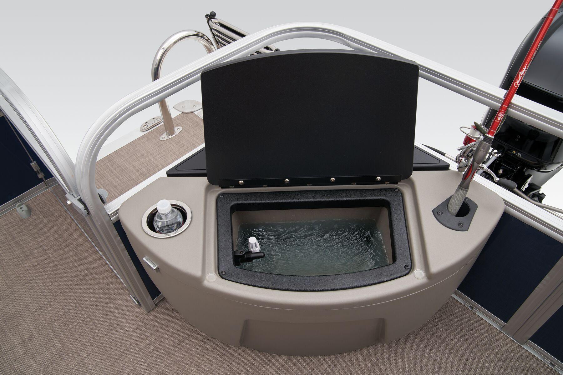 2025 Sun Tracker Bass Buggy 18 DLX Gallery