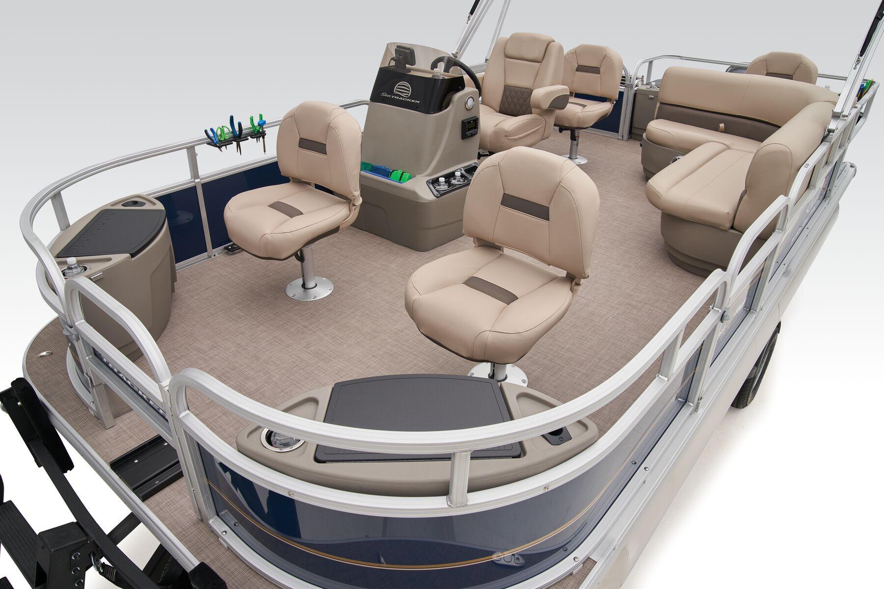 2025 Sun Tracker Bass Buggy 18 DLX Gallery