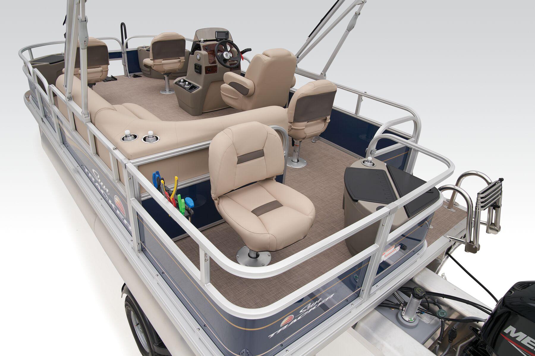 2025 Sun Tracker Bass Buggy 18 DLX Gallery