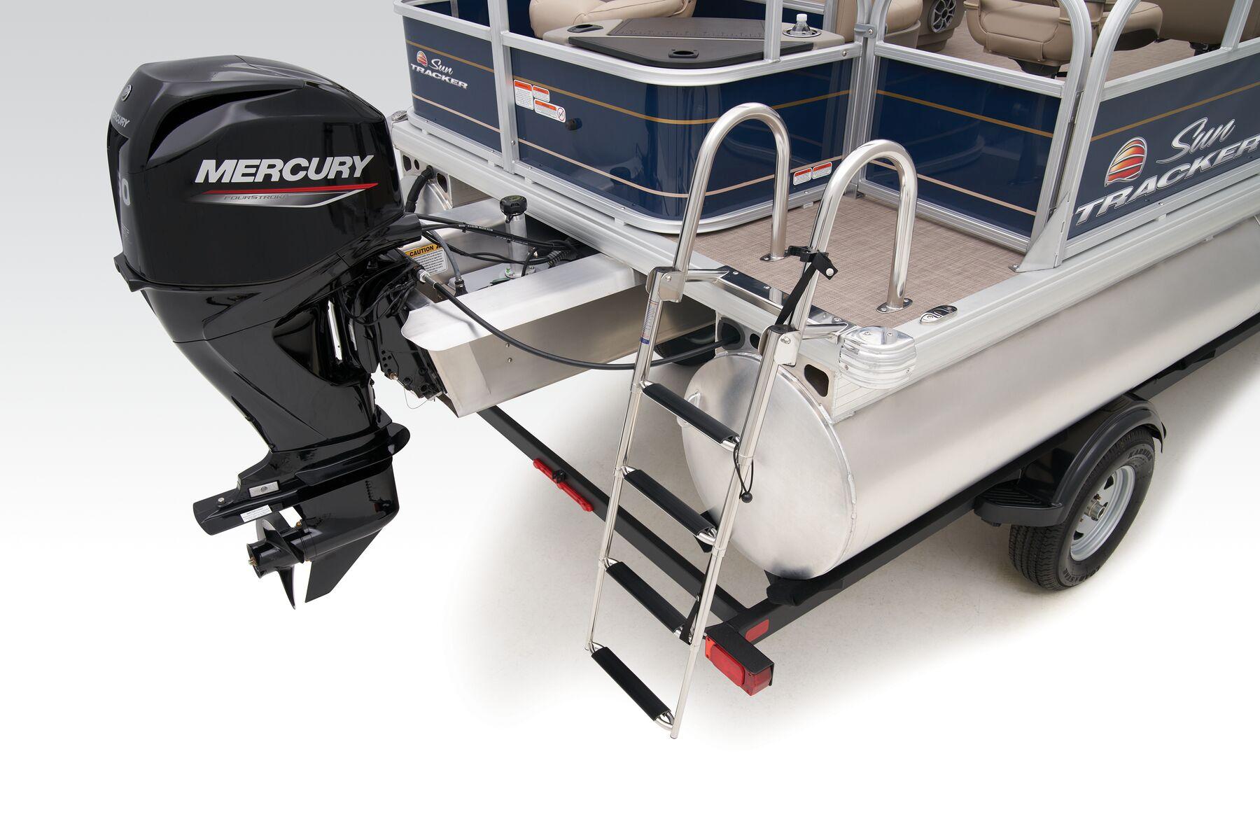 2025 Sun Tracker Bass Buggy 18 DLX Gallery