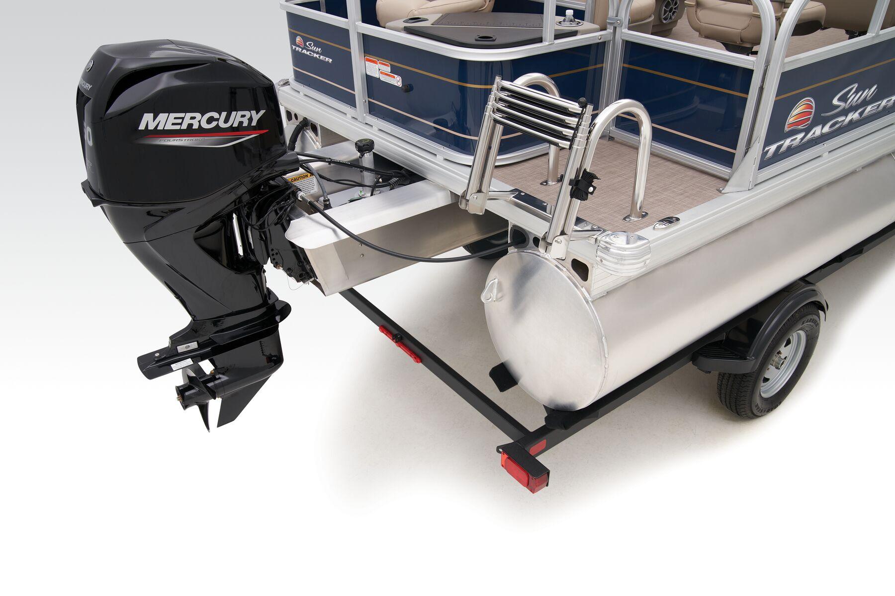 2025 Sun Tracker Bass Buggy 18 DLX Gallery