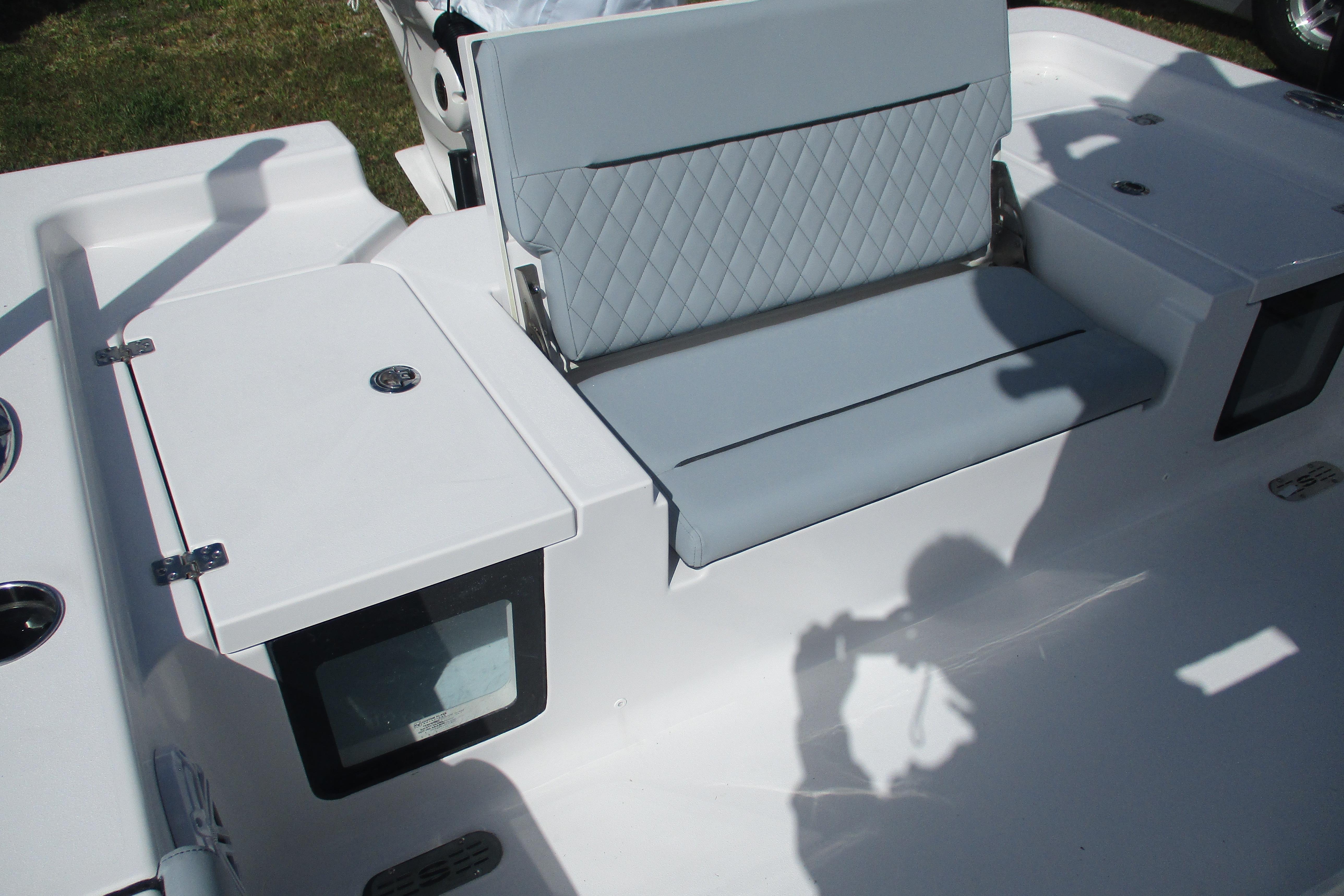 2026 Sportsman Masters 247 Bay Boat-5