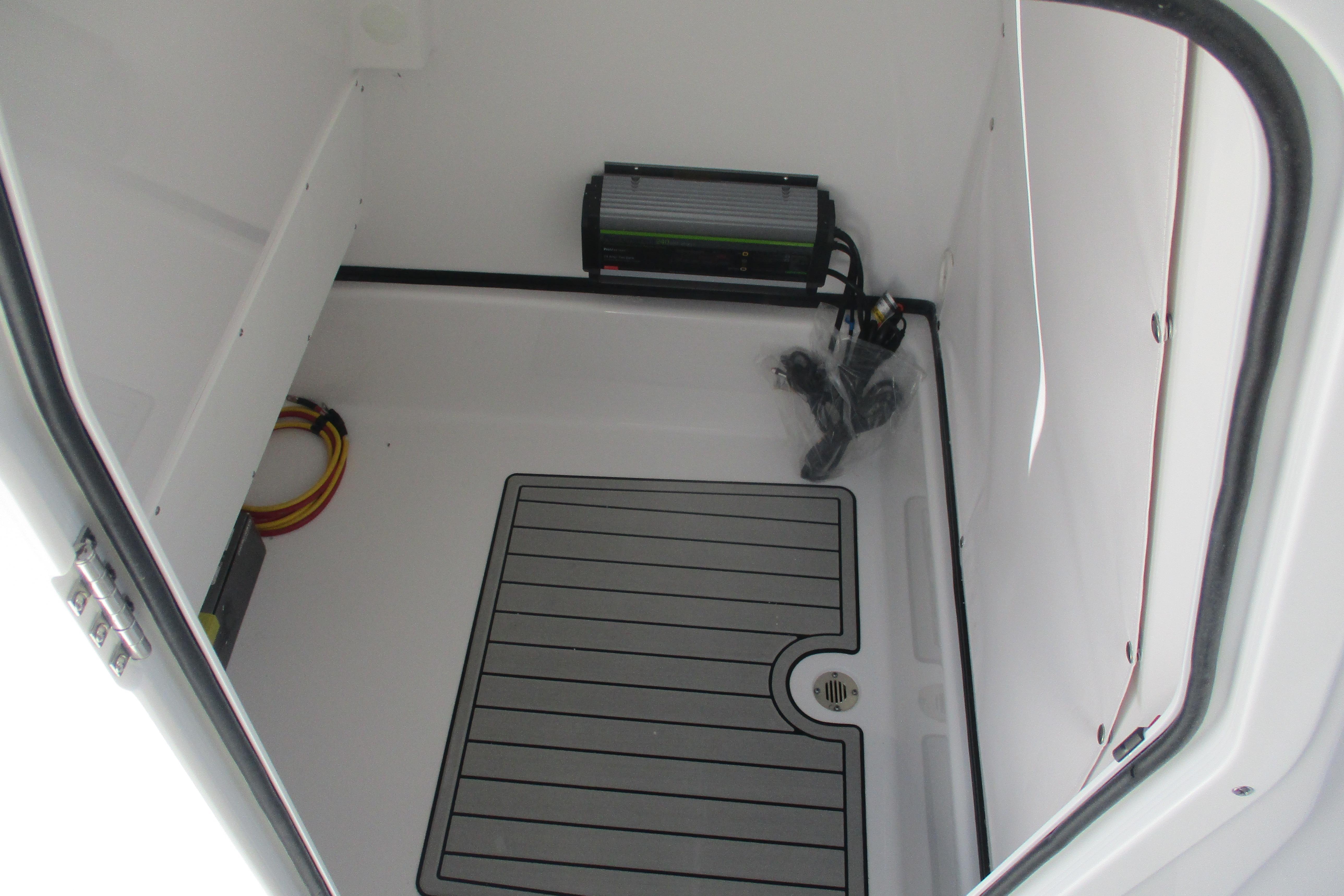 2026 Sportsman Masters 247 Bay Boat-15