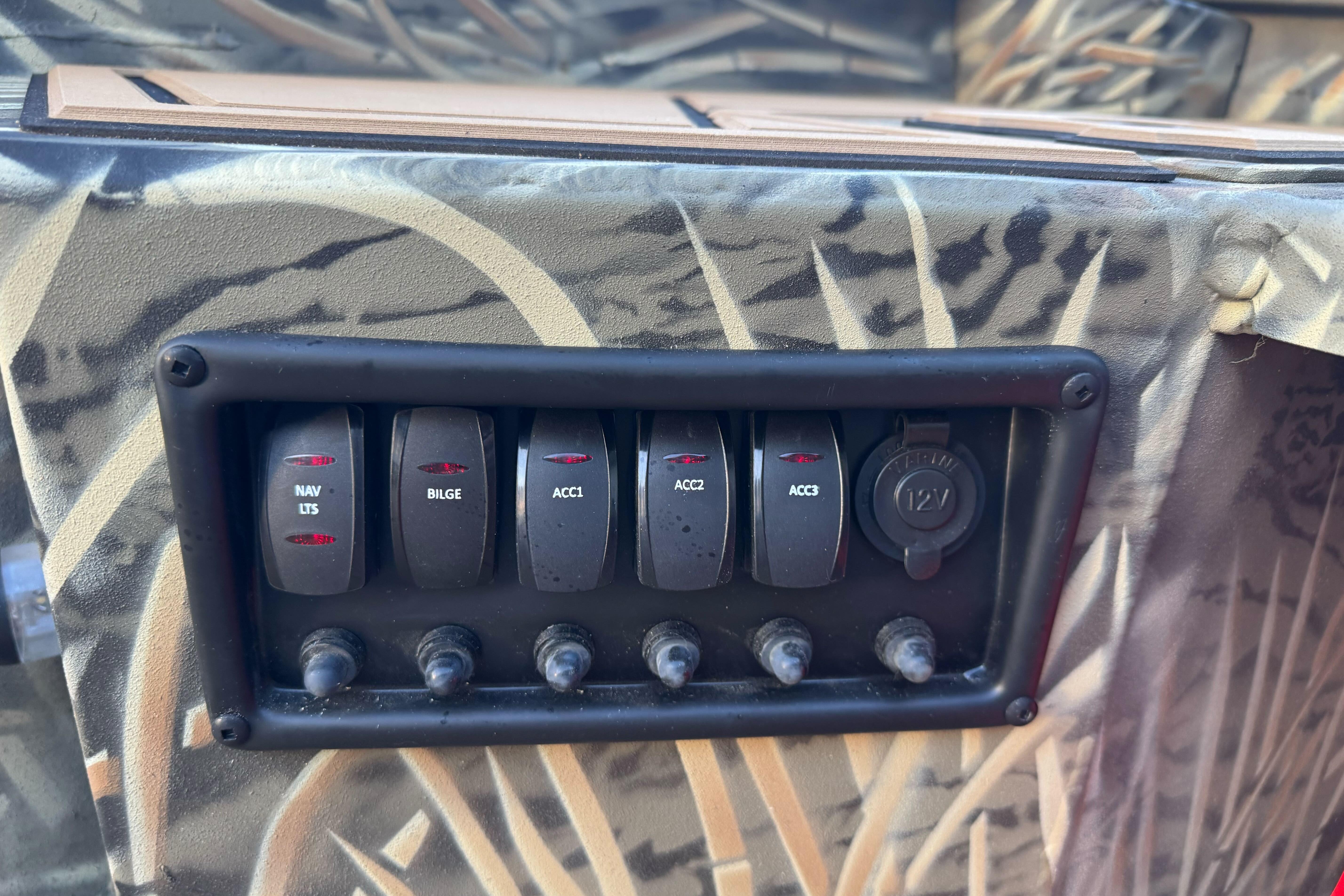 Control panel of 2026 Tracker Grizzly 1650 T Prairie Wings Edition boat.