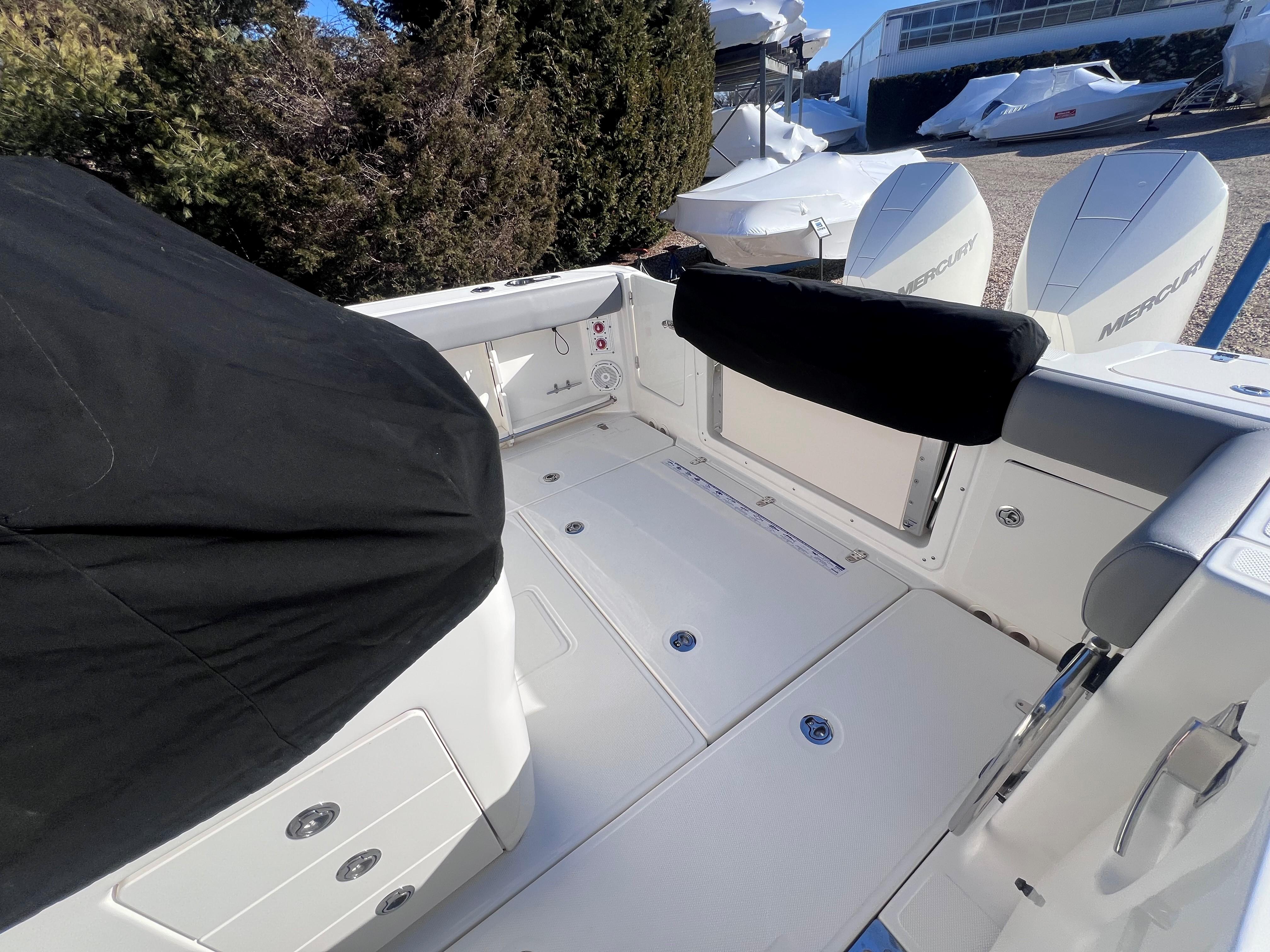 2022-boston-whaler-280-outrage-power-9669507-20250130082049423-1_XLARGE