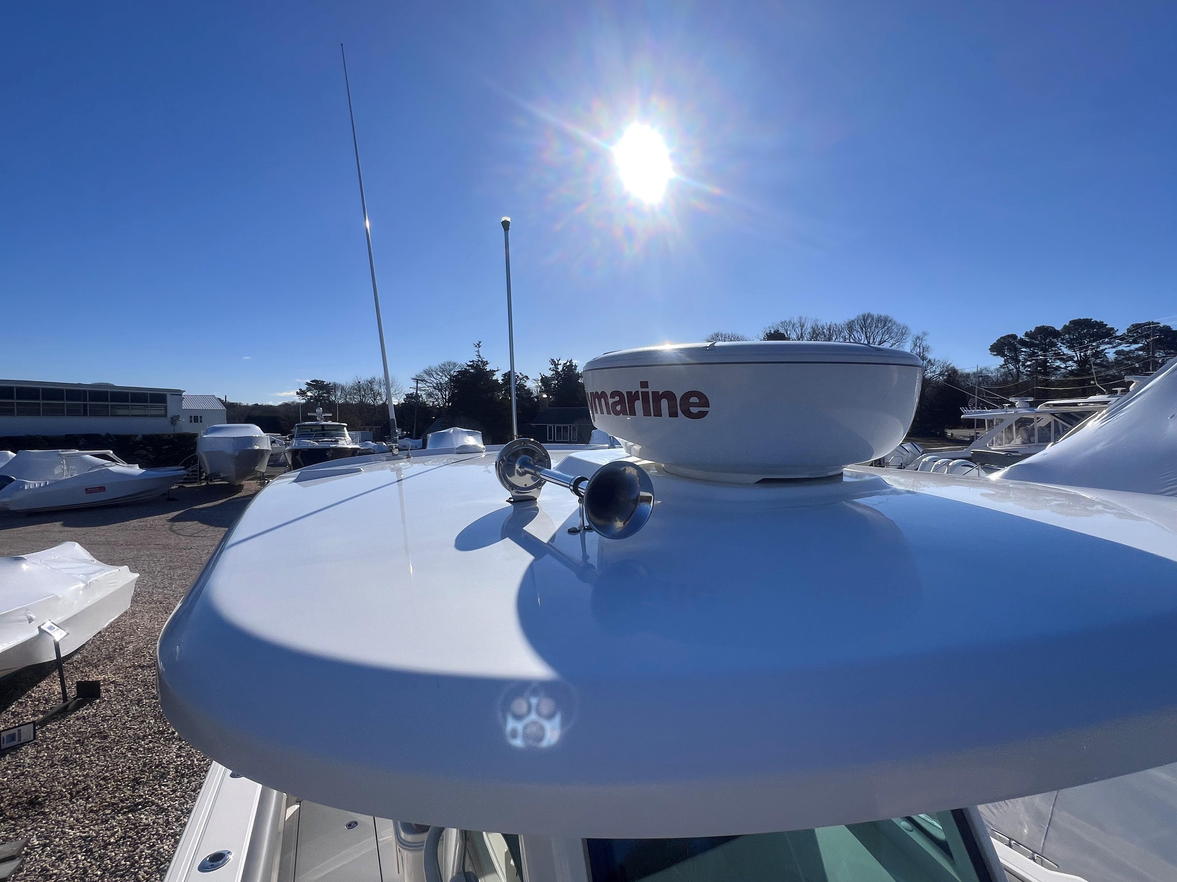 2022-boston-whaler-280-outrage-power-9669507-20250130082134167-1_XLARGE