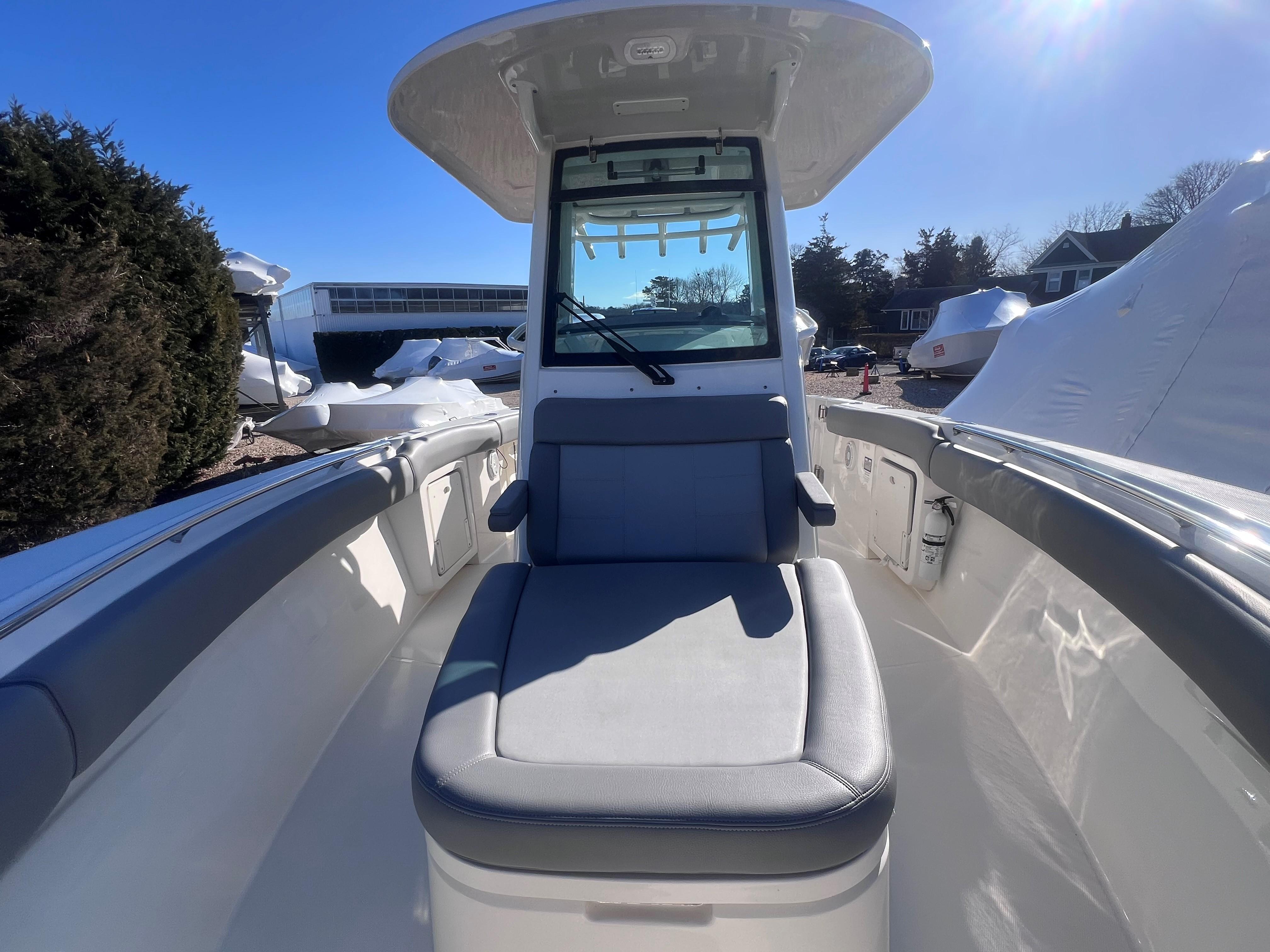 2022-boston-whaler-280-outrage-power-9669507-20250130082423954-1_XLARGE