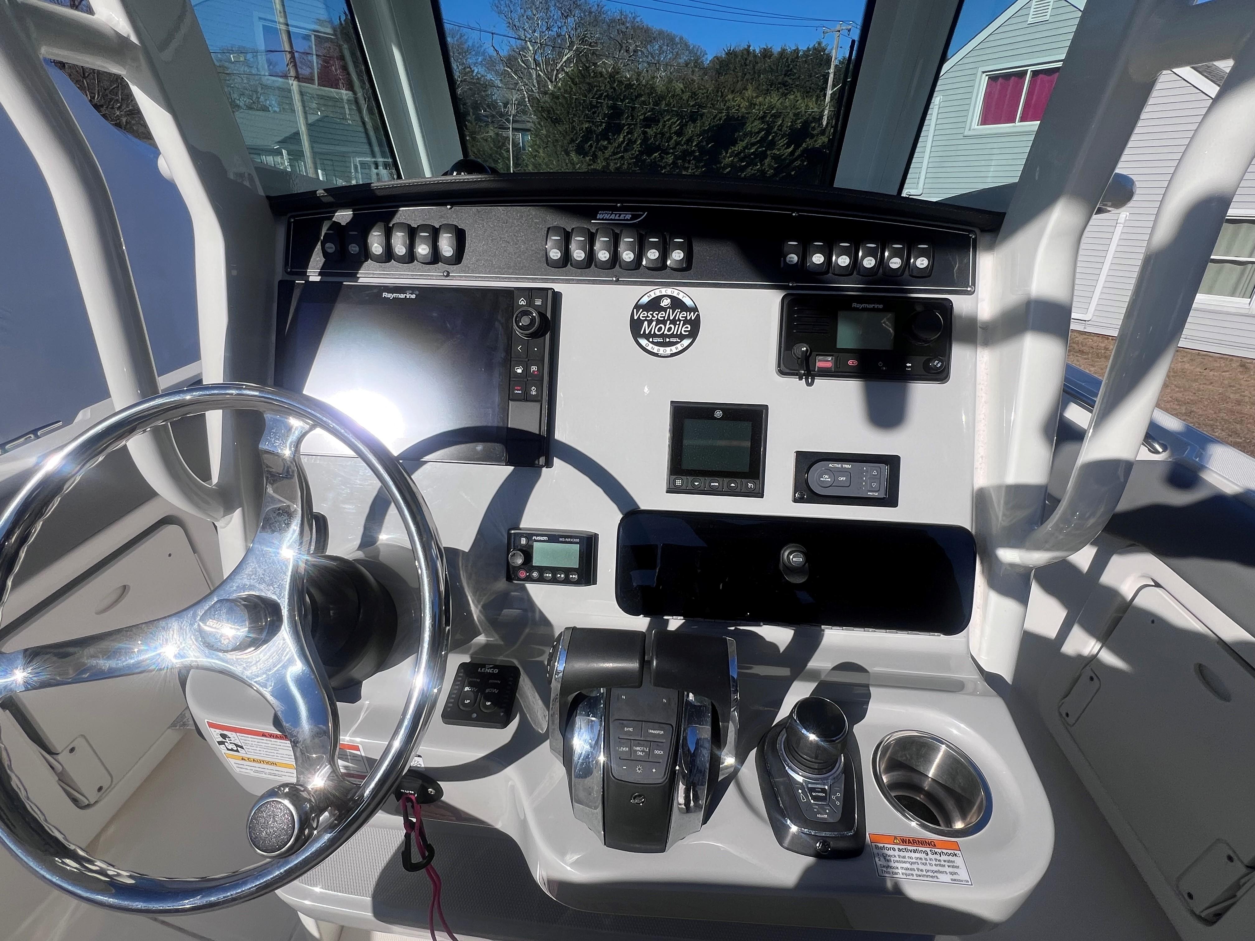 2022-boston-whaler-280-outrage-power-9669507-20250130082445186-1_XLARGE