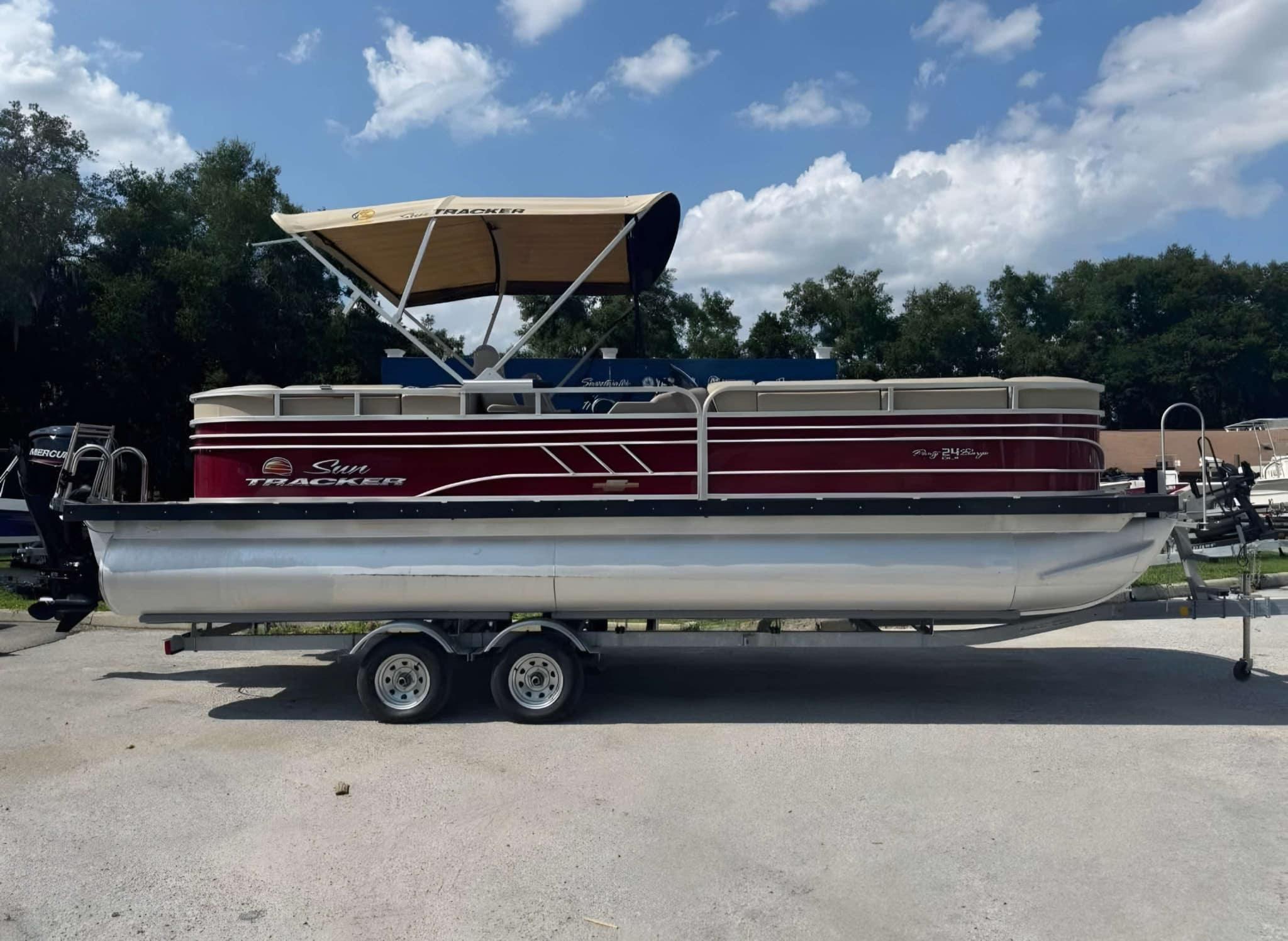 2023 Sun tracker Party Barge 24 DLX-2