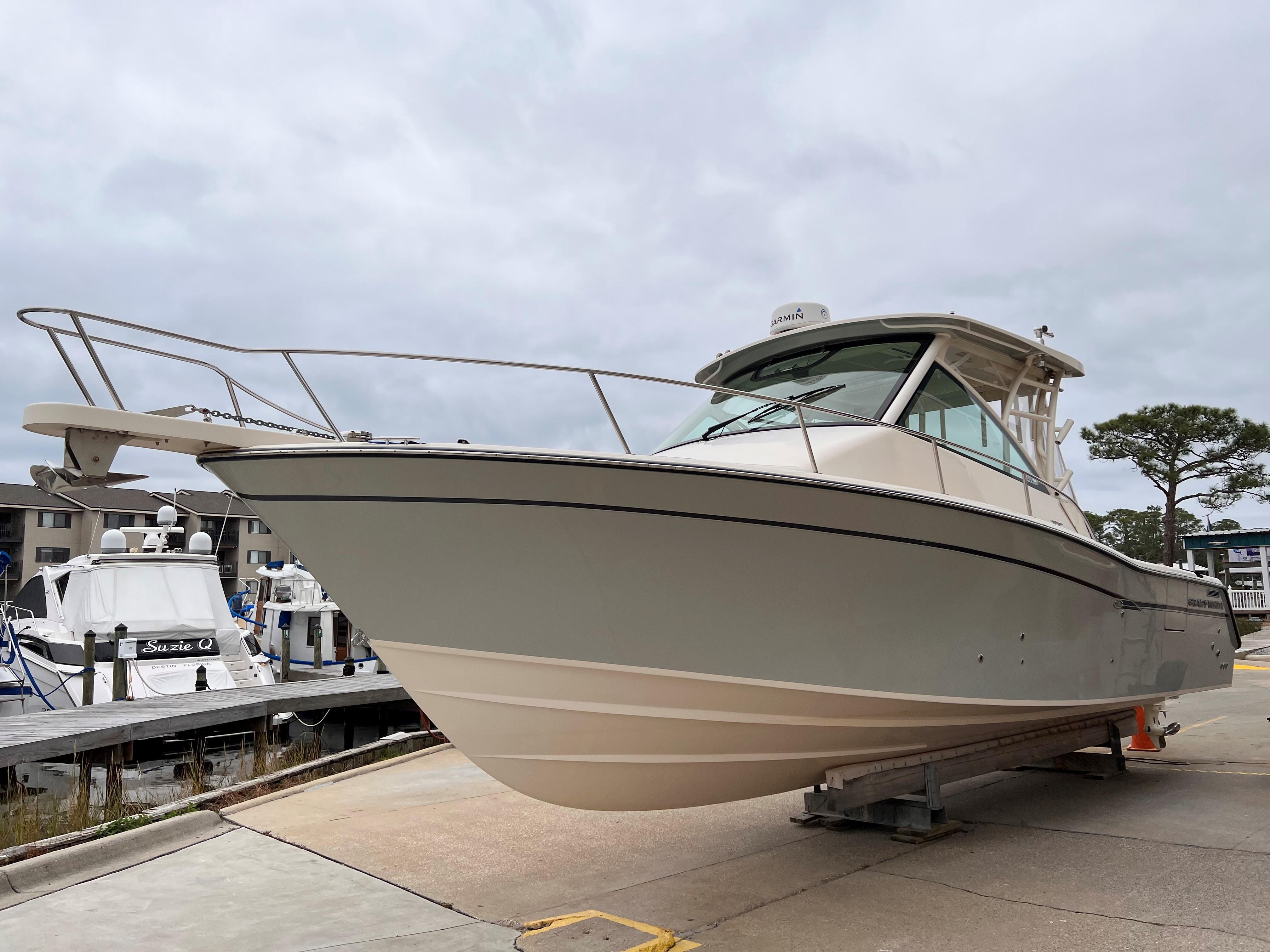 33 GradyWhite 330 Express 2018 "Knight Dreamin' II" HMY Yachts
