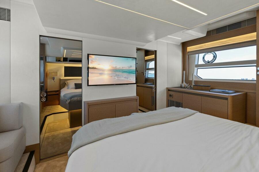 How Sweet It Is Yacht Photos Pics Master Stateroom