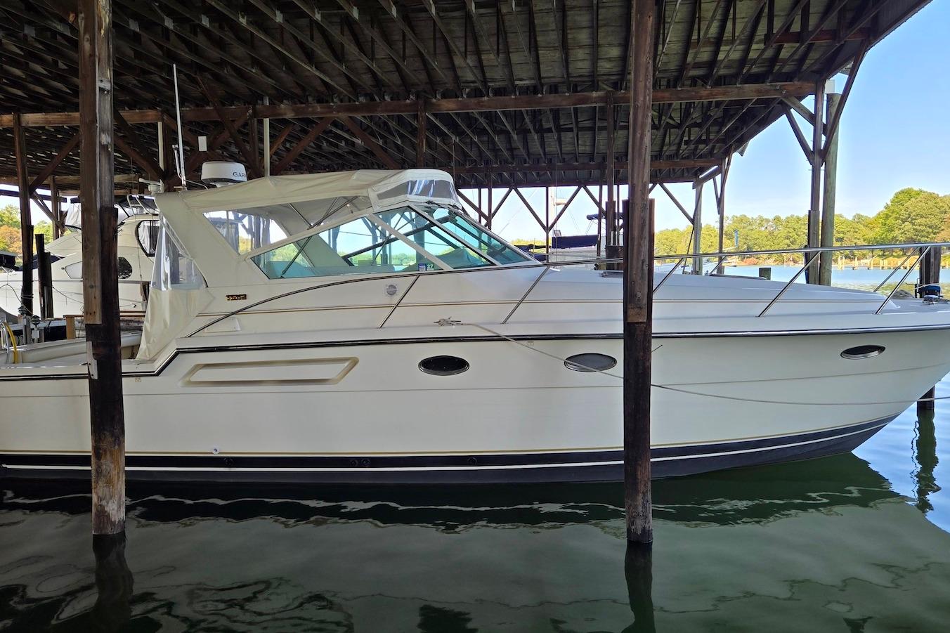 M 10398 BW Knot 10 Yacht Sales