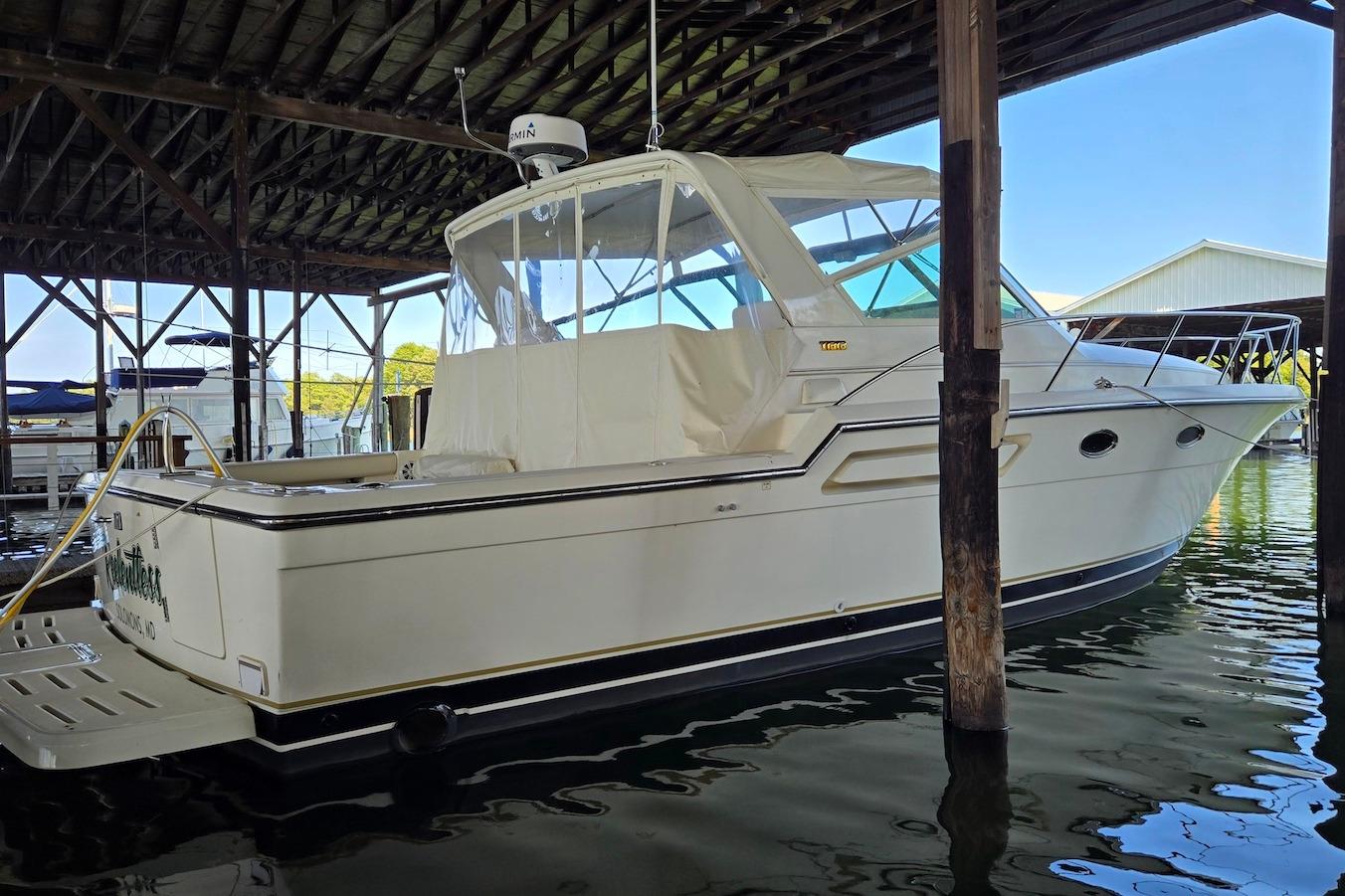 M 10398 BW Knot 10 Yacht Sales