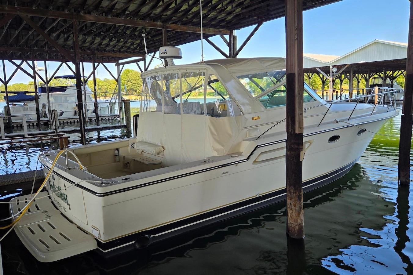 M 10398 BW Knot 10 Yacht Sales